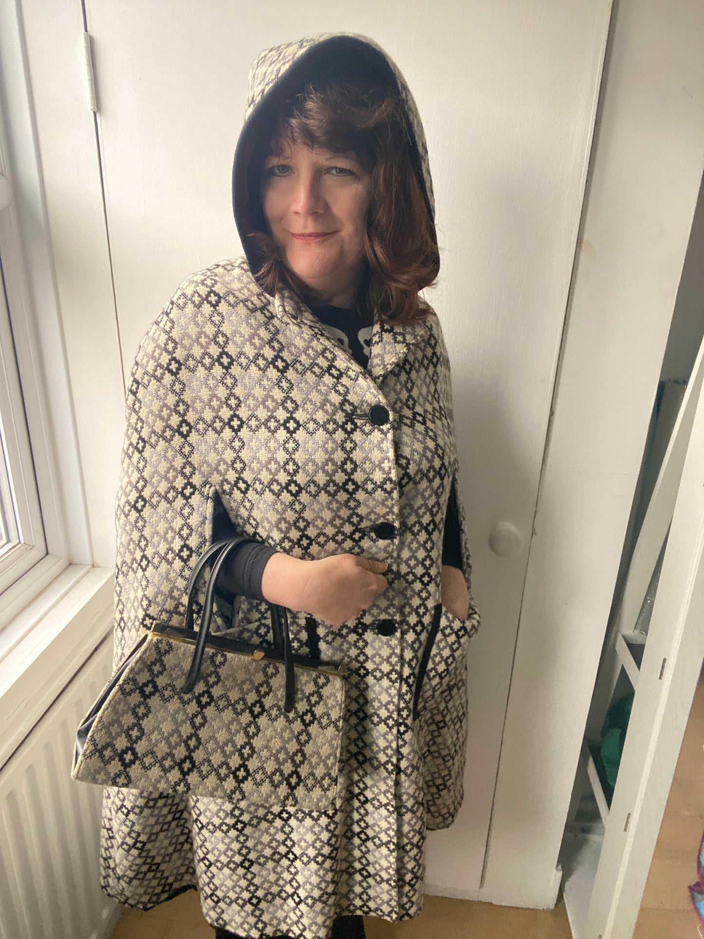 Vintage black white grey print long hooded Welsh Wool Tapestry cape buttons pockets size L 18