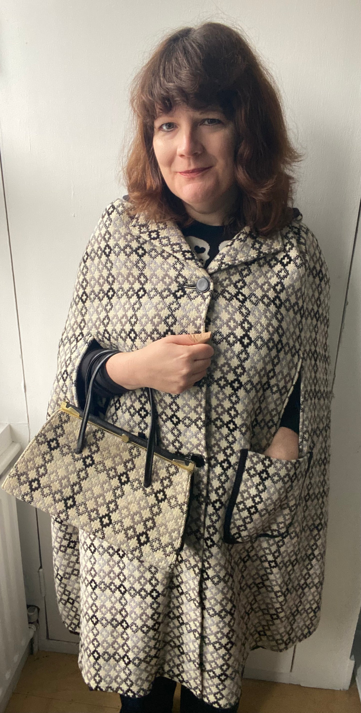 Vintage black white grey print long hooded Welsh Wool Tapestry cape buttons pockets size L 18