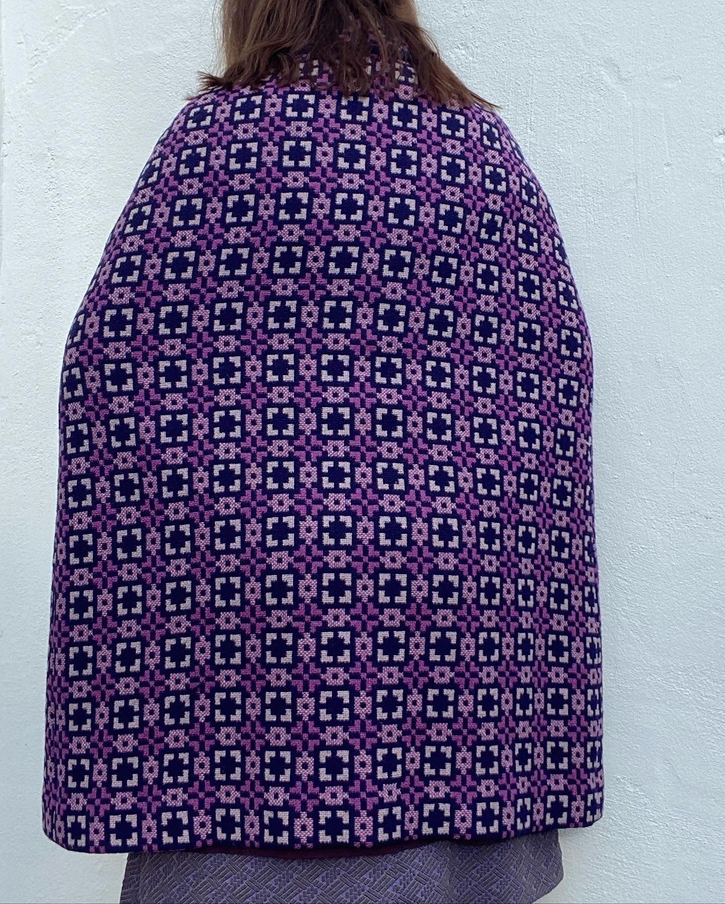 Vintage 60s Welsh wool Tapestry cape purple geometric print size 12 14