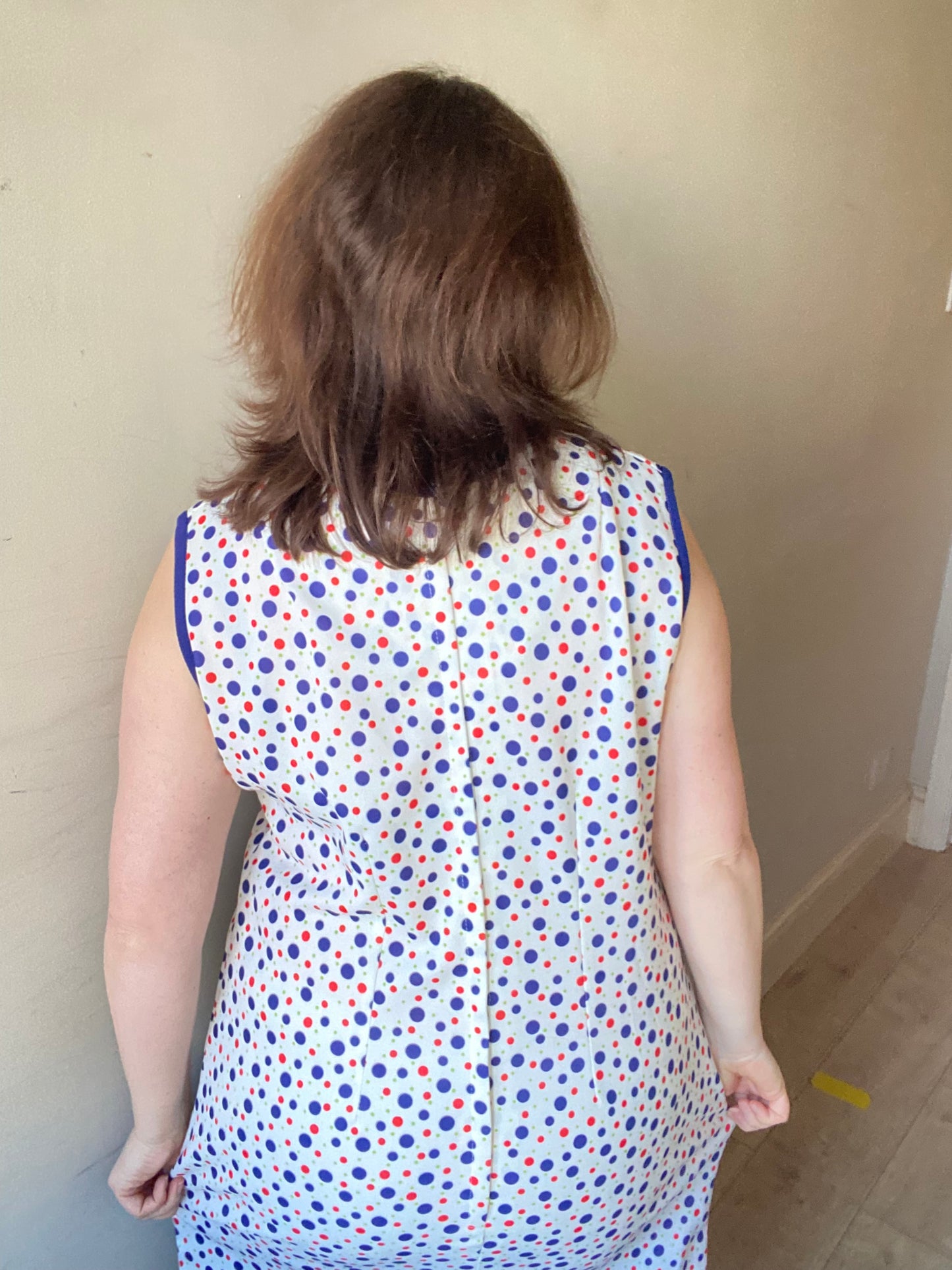 Vintage 60s blue white red spot print dress size 20 polyester sleeveless button detail