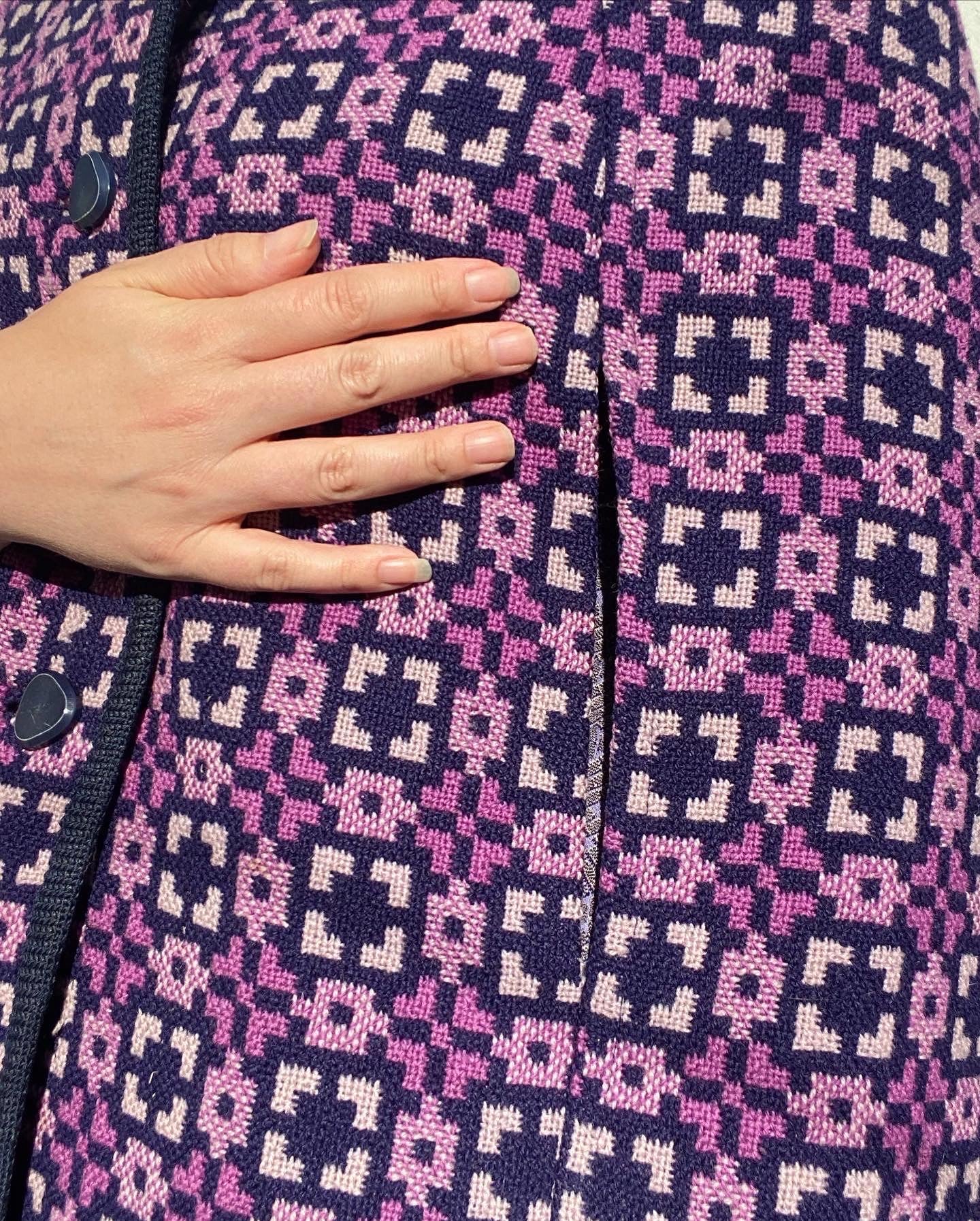 Vintage 60s Welsh wool Tapestry cape purple geometric print size 12 14