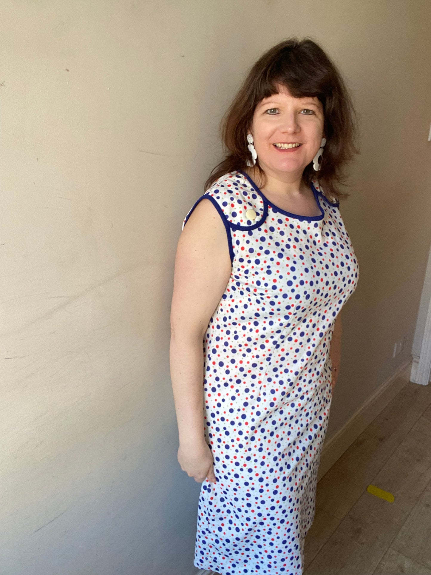 Vintage 60s blue white red spot print dress size 20 polyester sleeveless button detail