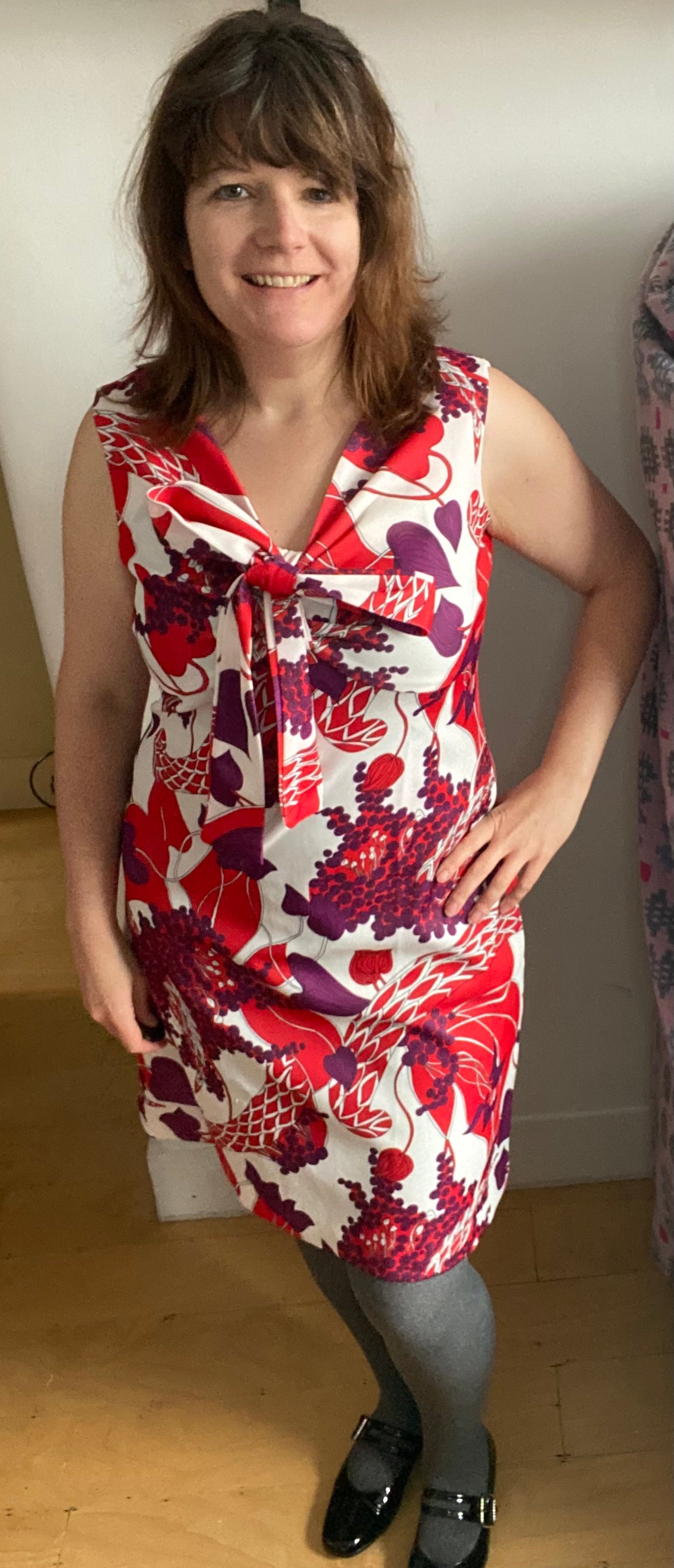 Vintage red white print tie bow shift dress 60s 70s size 16 crimplene sleeveless