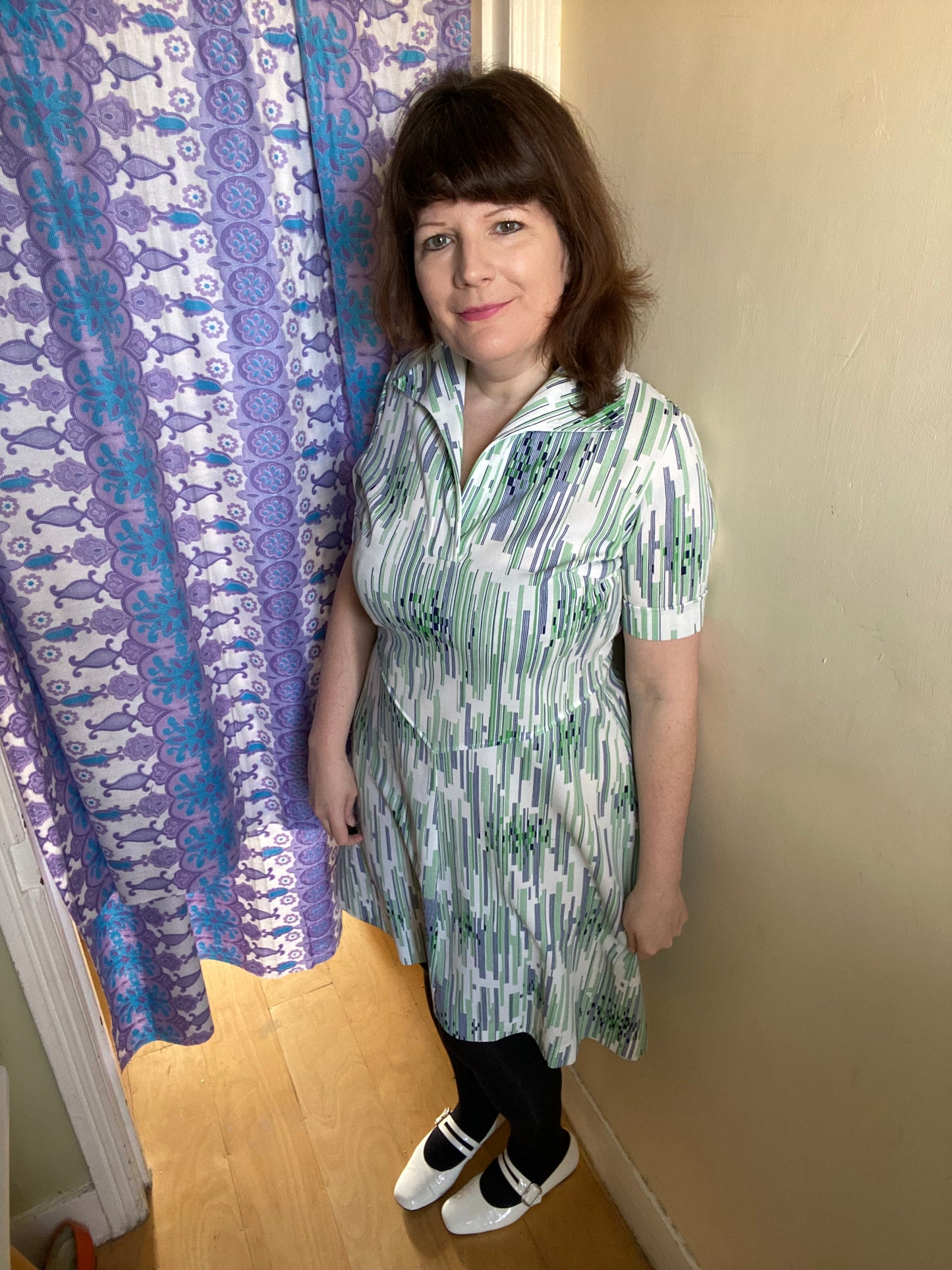 Vintage 60s 70s polyester green white dress with collar size 16 18