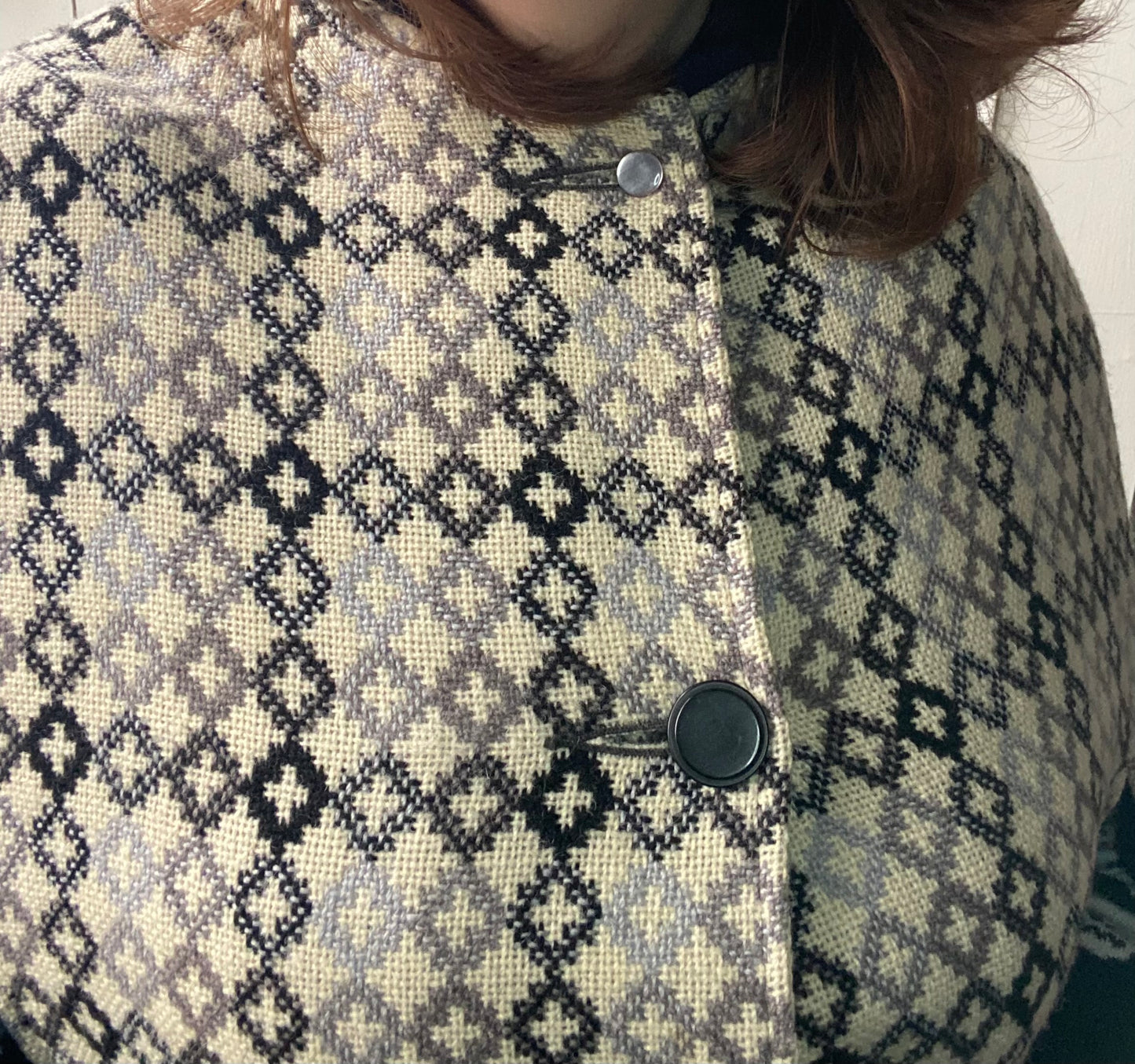 Vintage black white grey print long hooded Welsh Wool Tapestry cape buttons pockets size L 18
