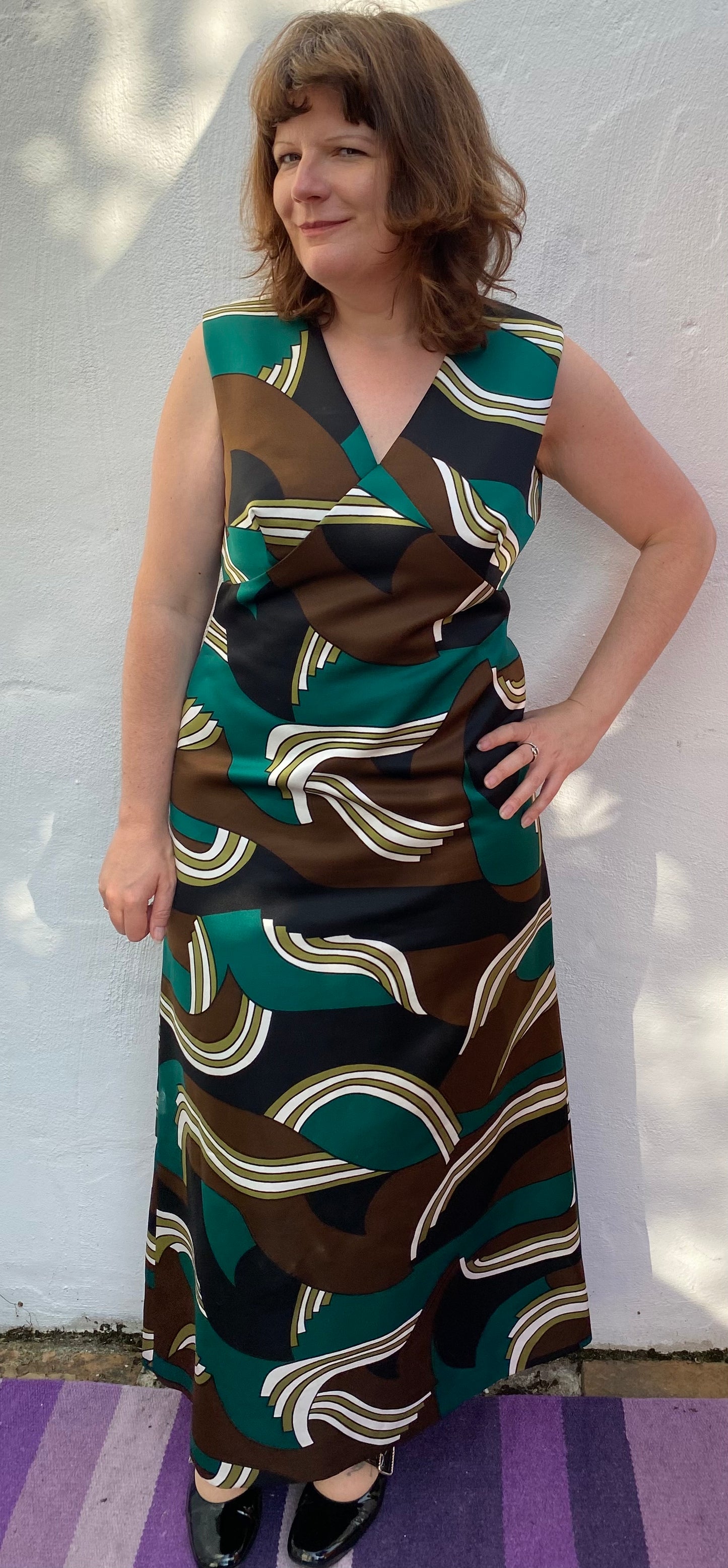 Vintage 70s green white brown print sleeveless polyester maxi dress with v neck and print front size 16 Grahl Modell label