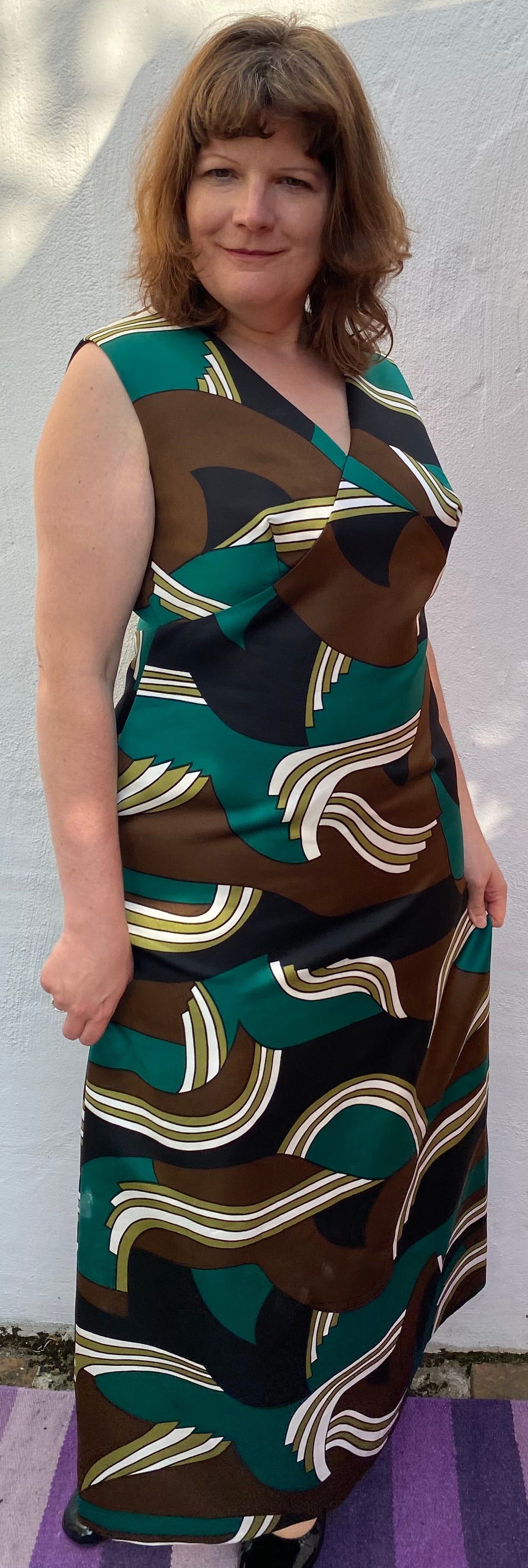Vintage 70s green white brown print sleeveless polyester maxi dress with v neck and print front size 16 Grahl Modell label