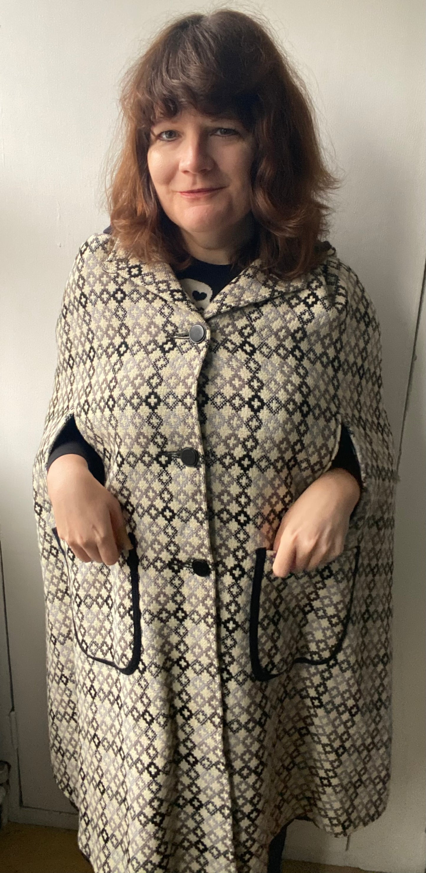 Vintage black white grey print long hooded Welsh Wool Tapestry cape buttons pockets size L 18