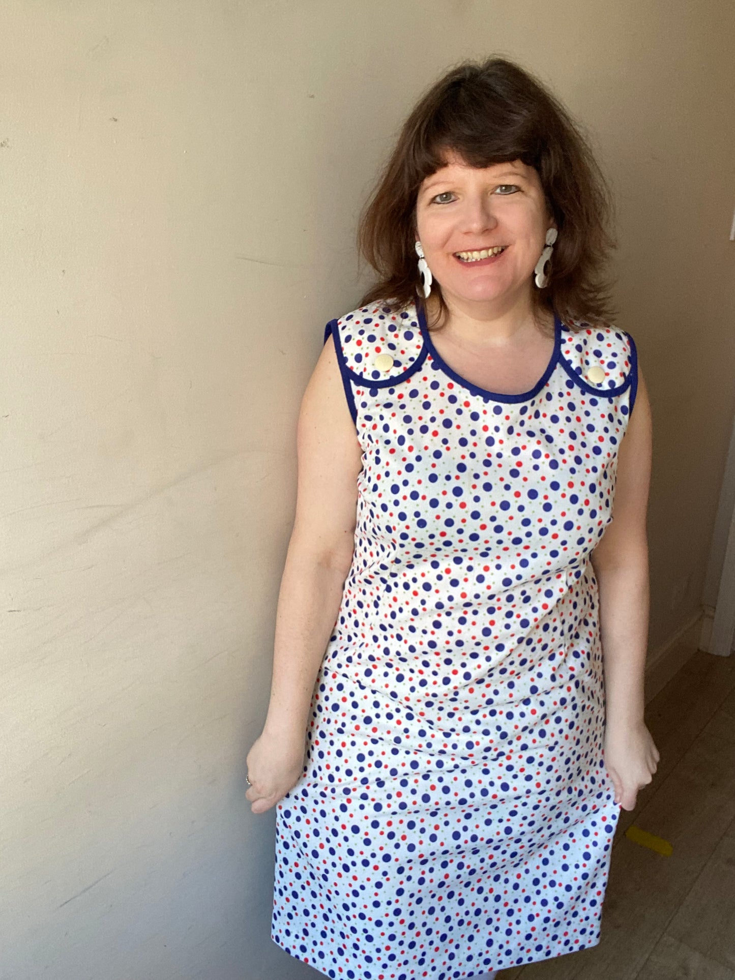 Vintage 60s blue white red spot print dress size 20 polyester sleeveless button detail