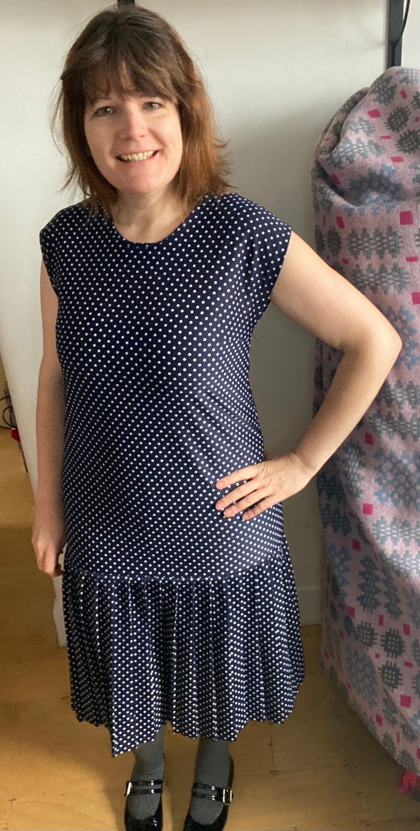 Vintage 80s navy blue white spot polka dot print sleeveless shift dress polyester pleats size 16