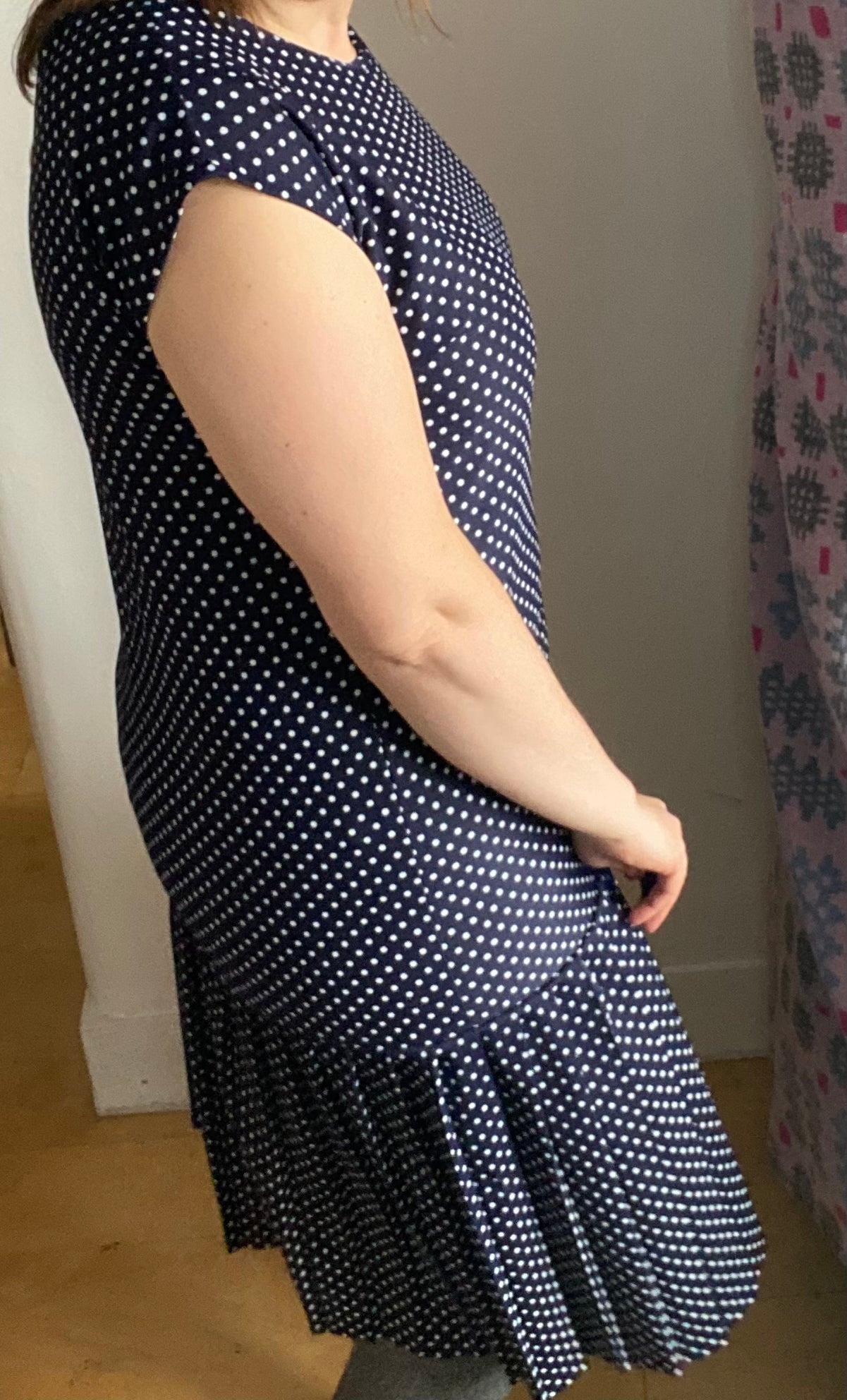 Vintage 80s navy blue white spot polka dot print sleeveless shift dress polyester pleats size 16