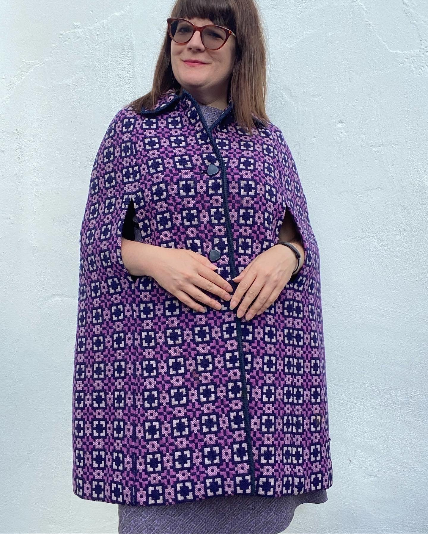Vintage 60s Welsh wool Tapestry cape purple geometric print size 12 14