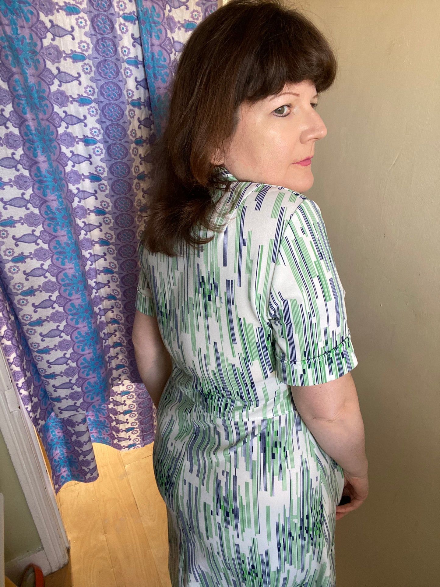 Vintage 60s 70s polyester green white dress with collar size 16 18
