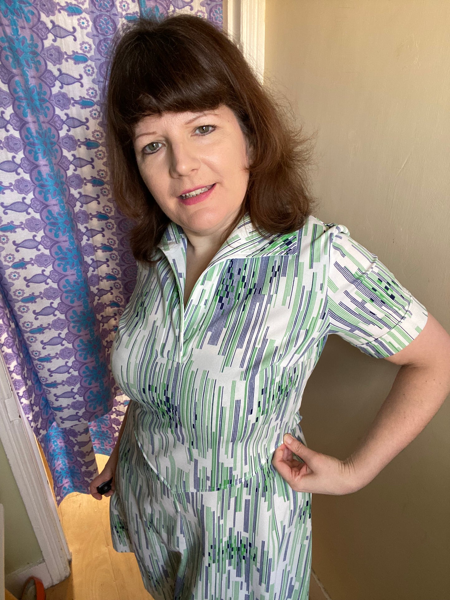 Vintage 60s 70s polyester green white dress with collar size 16 18