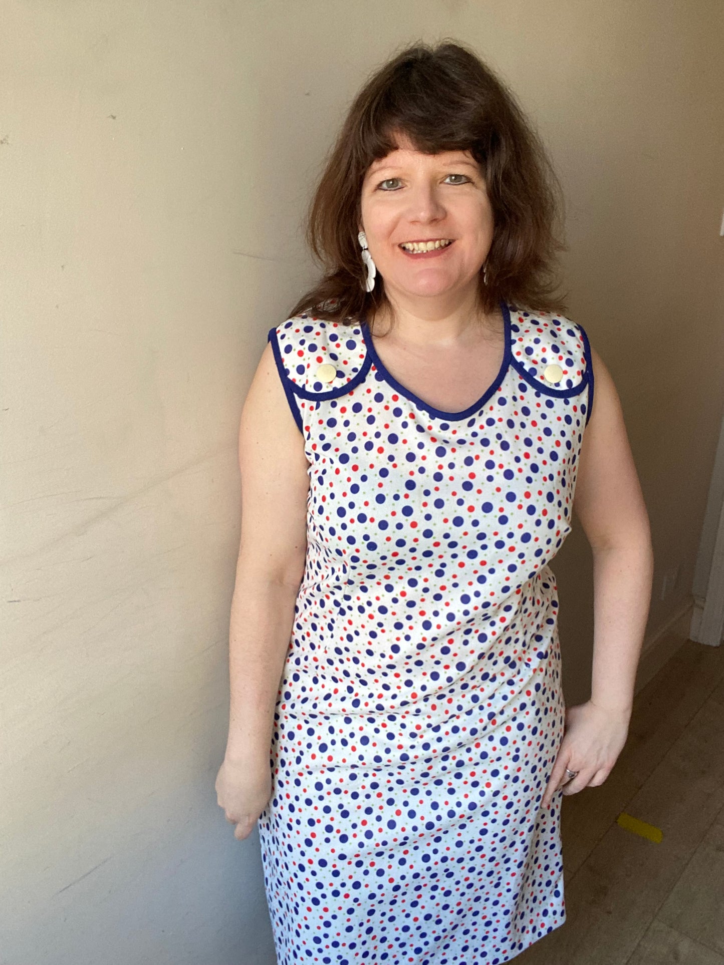 Vintage 60s blue white red spot print dress size 20 polyester sleeveless button detail