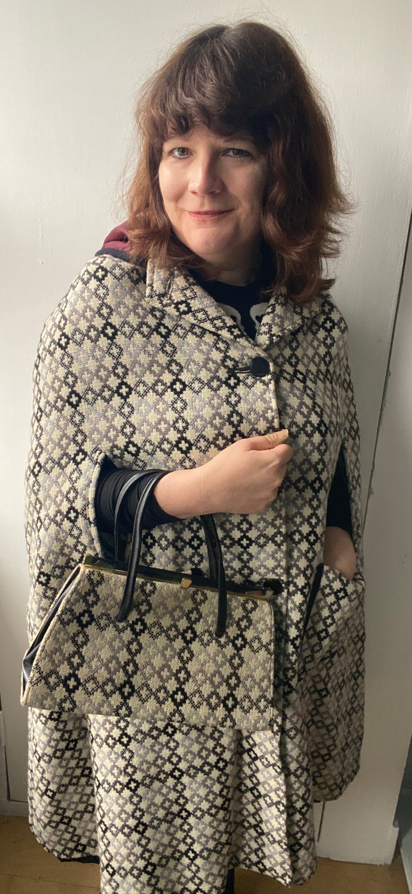 Vintage black white grey print long hooded Welsh Wool Tapestry cape buttons pockets size L 18