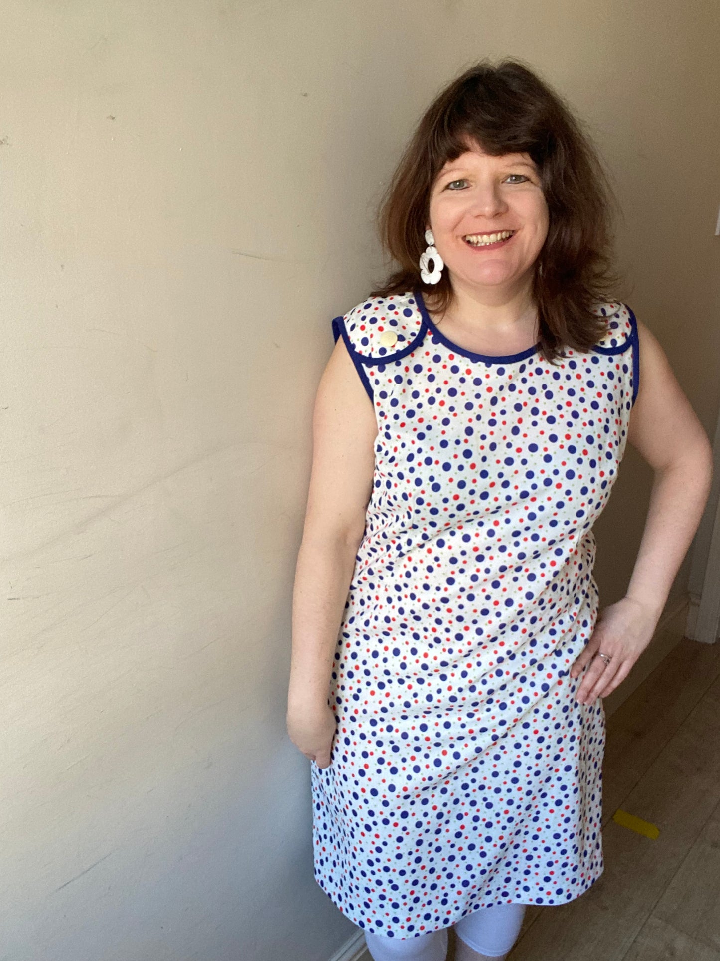 Vintage 60s blue white red spot print dress size 20 polyester sleeveless button detail