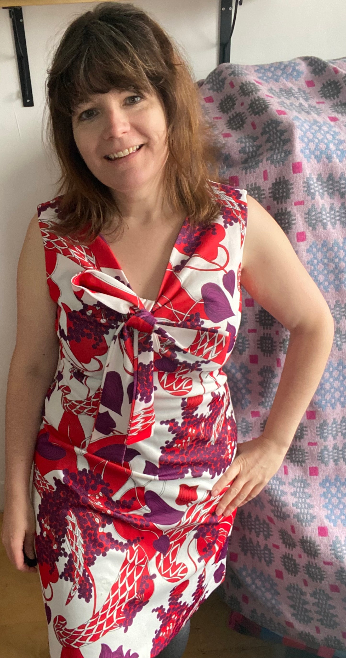 Vintage red white print tie bow shift dress 60s 70s size 16 crimplene sleeveless