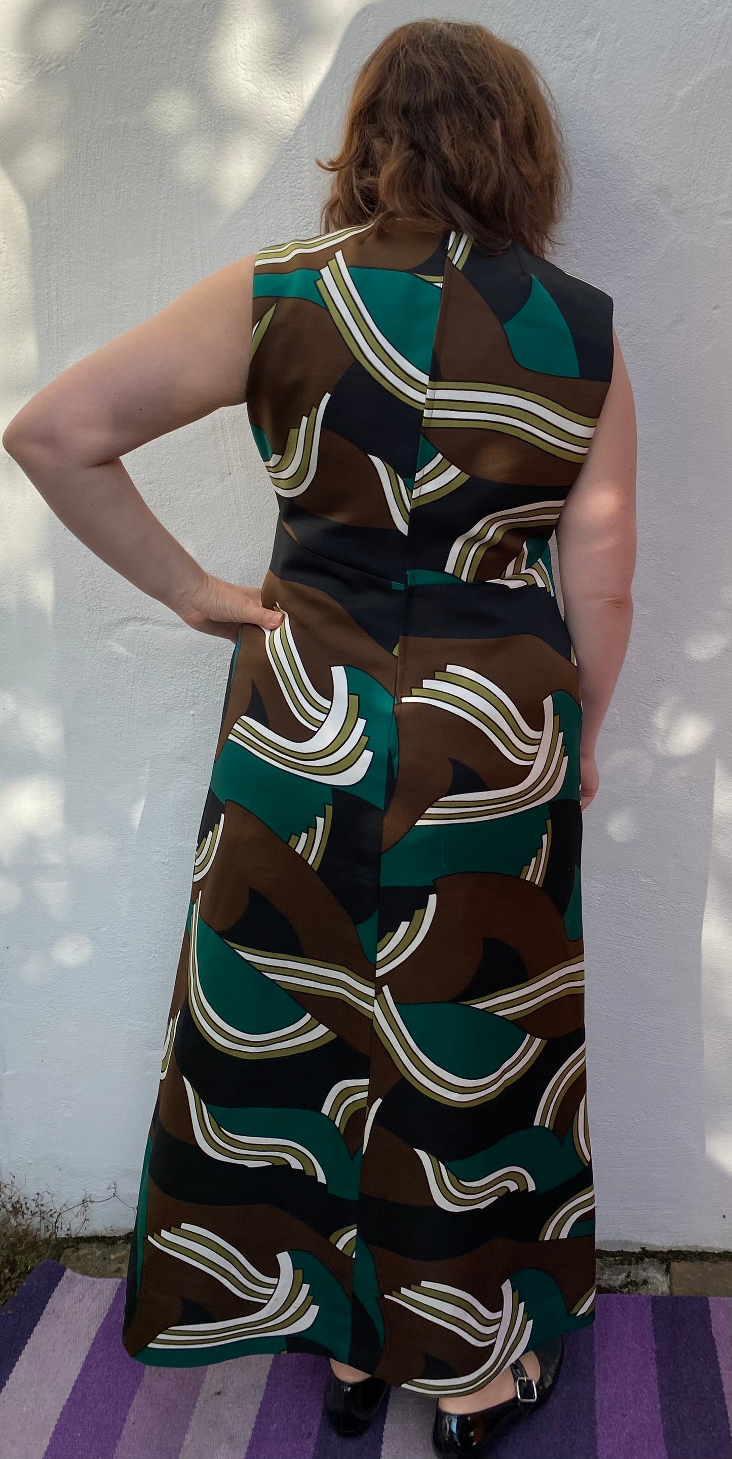 Vintage 70s green white brown print sleeveless polyester maxi dress with v neck and print front size 16 Grahl Modell label