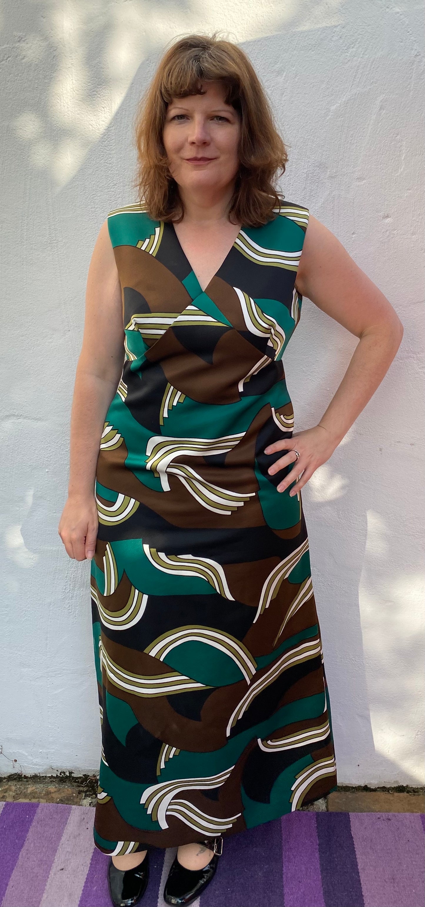 Vintage 70s green white brown print sleeveless polyester maxi dress with v neck and print front size 16 Grahl Modell label