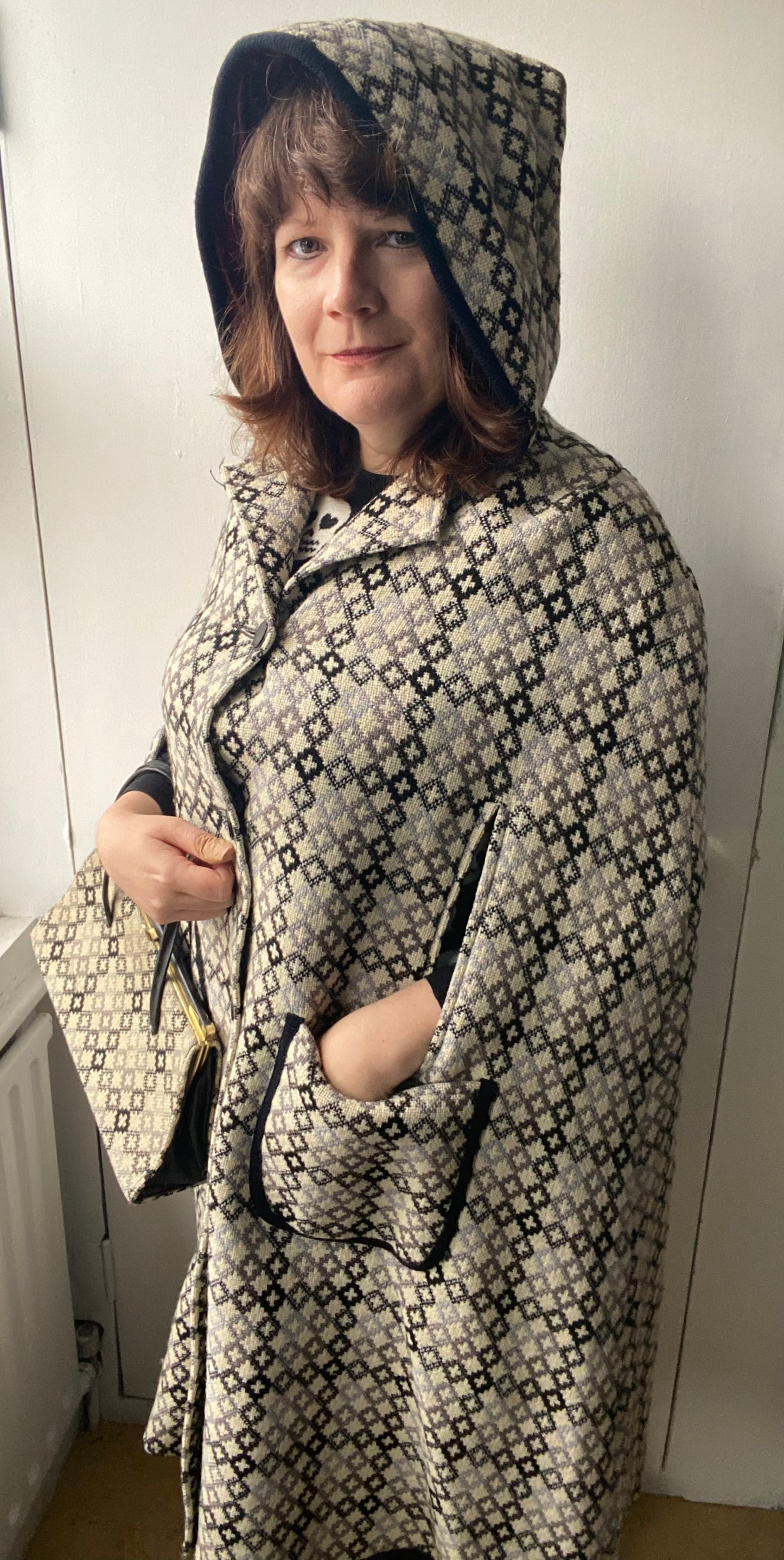 Vintage black white grey print long hooded Welsh Wool Tapestry cape buttons pockets size L 18