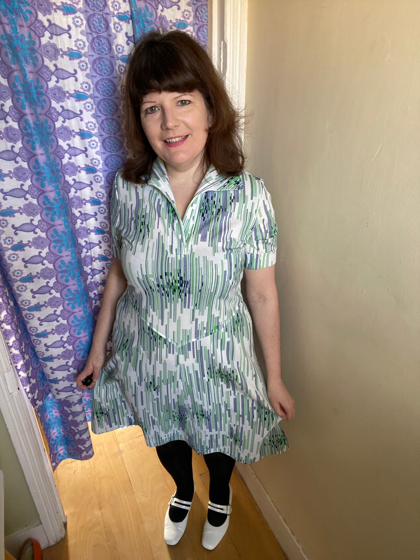 Vintage 60s 70s polyester green white dress with collar size 16 18