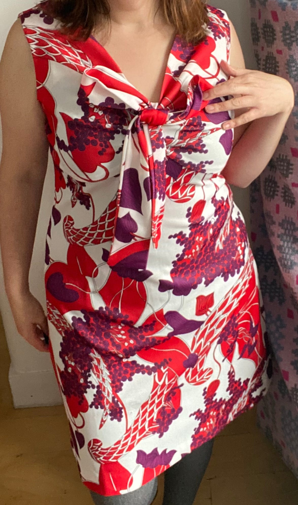 Vintage red white print tie bow shift dress 60s 70s size 16 crimplene sleeveless