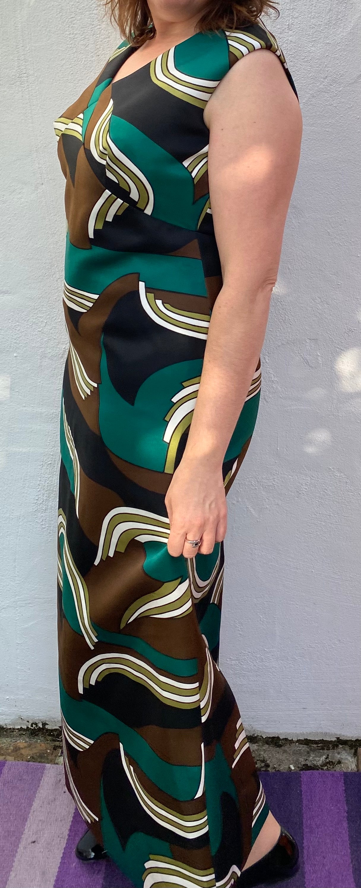 Vintage 70s green white brown print sleeveless polyester maxi dress with v neck and print front size 16 Grahl Modell label