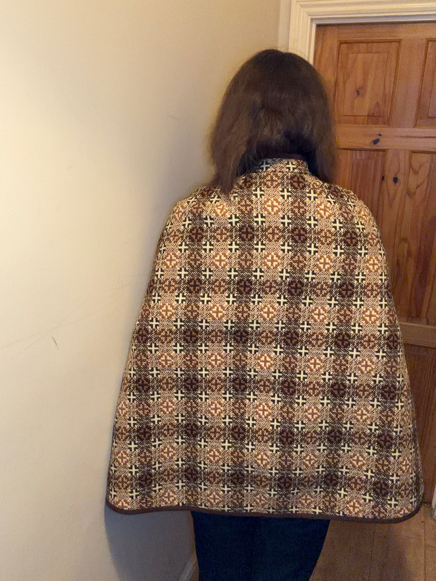 Vintage Welsh Wool Tapestry cape geometric print brown cream belt side buttons pockets up to size 14. 40 inch bust