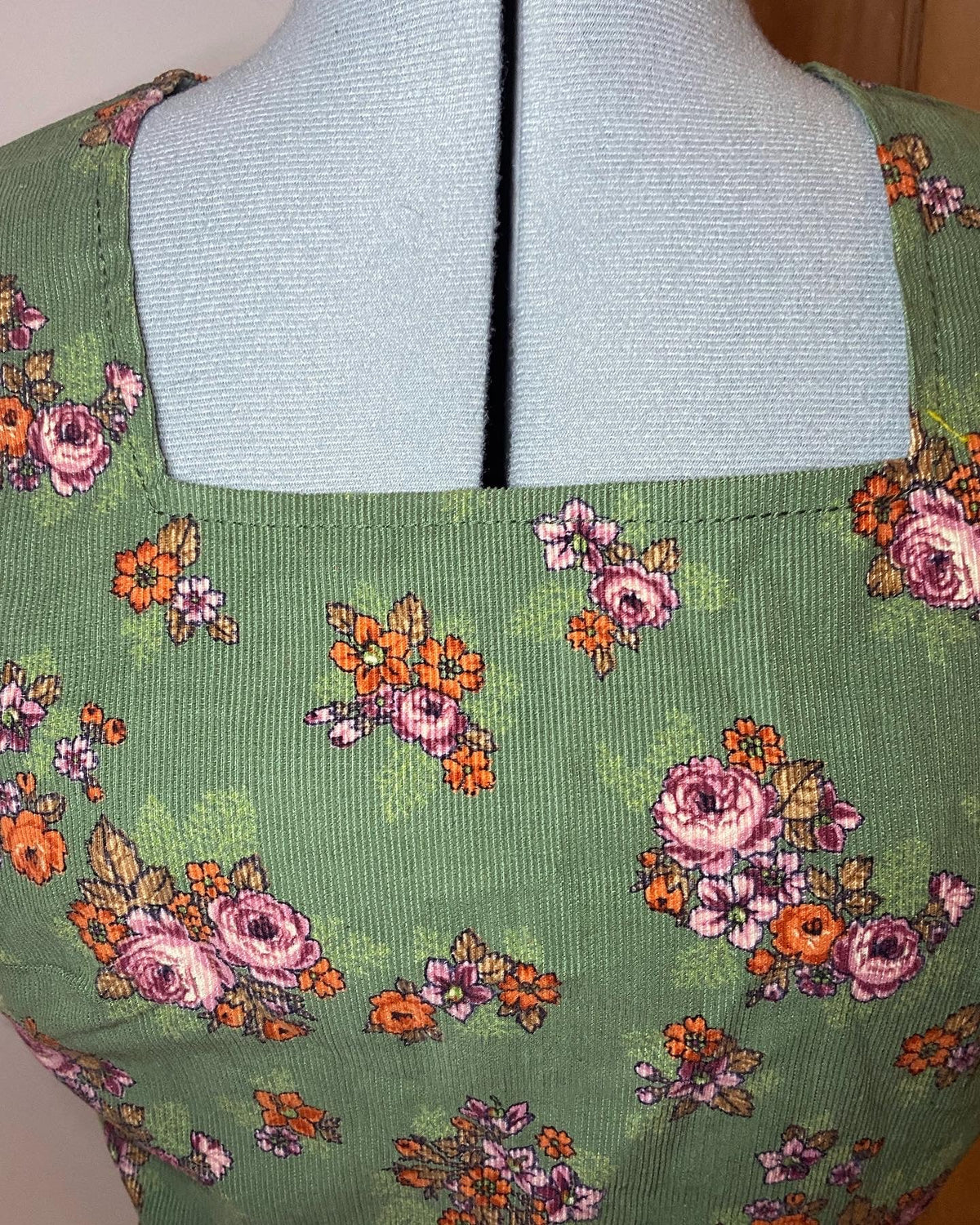 Vintage St Michael 70s cotton corduroy pinafore dress green floral with pockets size 10/12