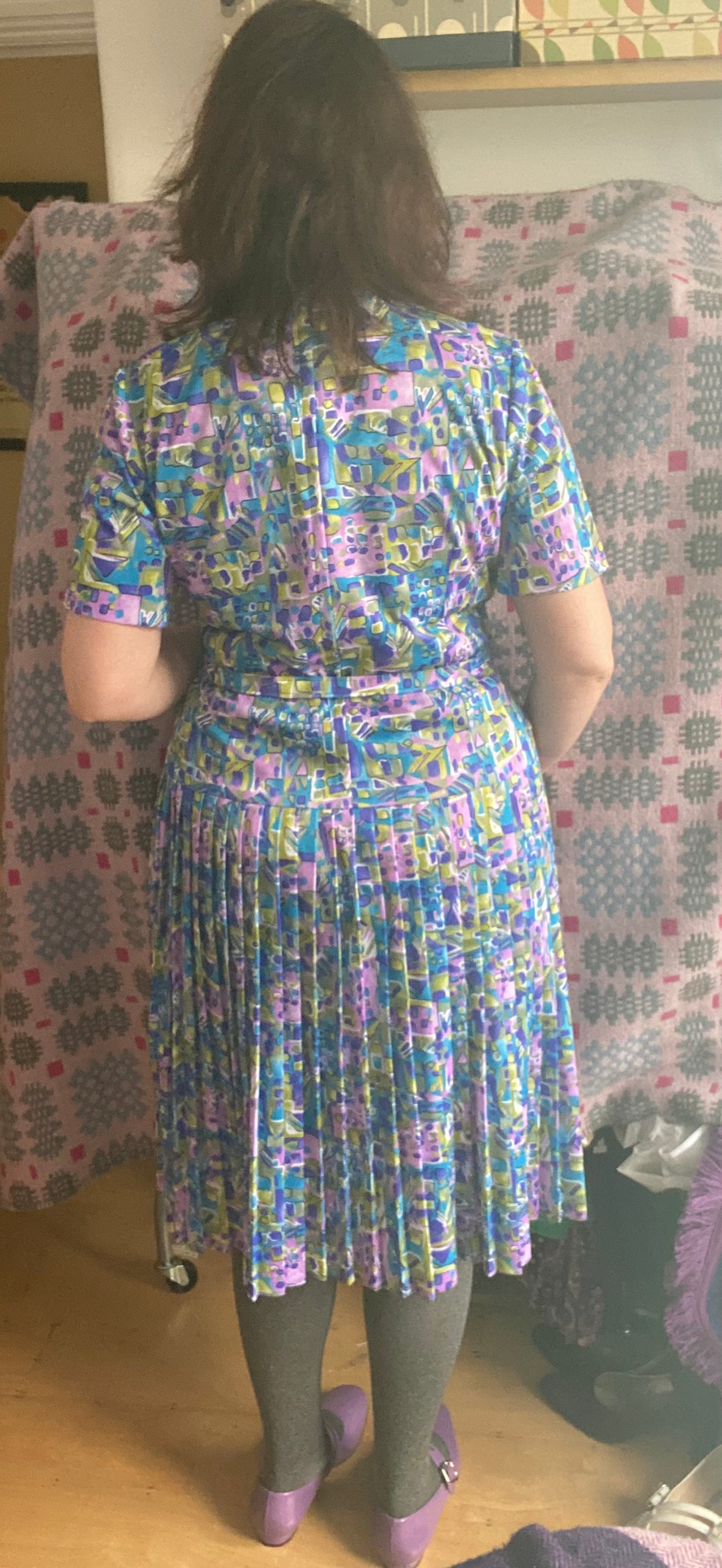 Vintage 80s funky print colourful polyester blue purple pleats dress by Lazarus of London with belt size 18 20