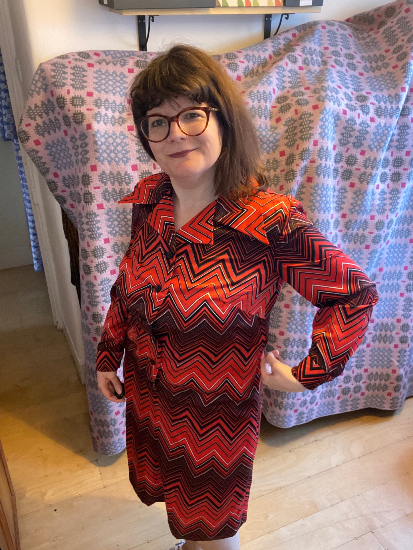 Vintage Black red zig zag 70s shirt dress size 16 18