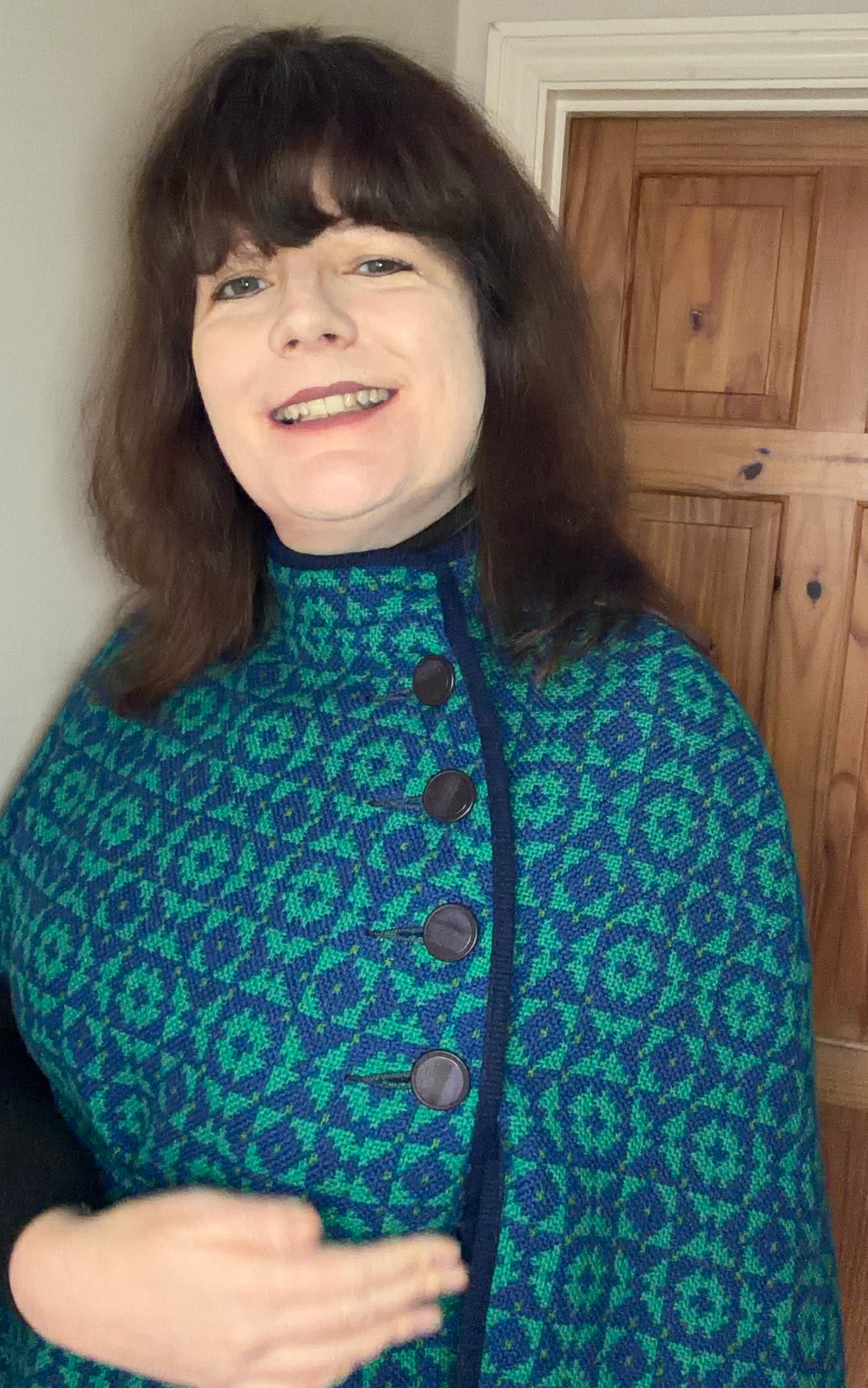 Vintage Welsh Wool Tapestry cape geometric print green blue belt side buttons pockets up to size 14. 40 inch bust
