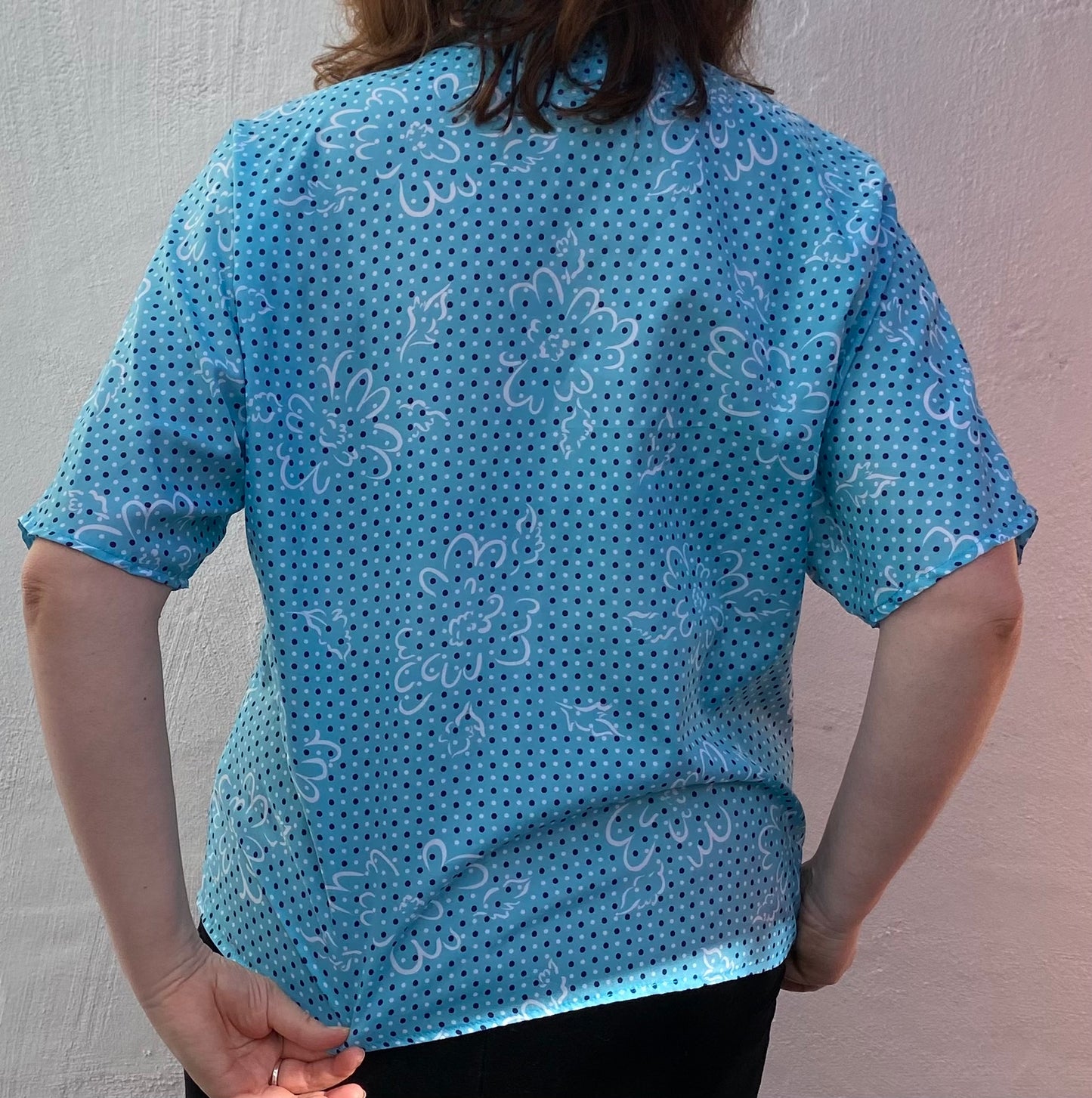 Vintage 80s pussy bow polyester blouse from Debenhams light blue white print size 18