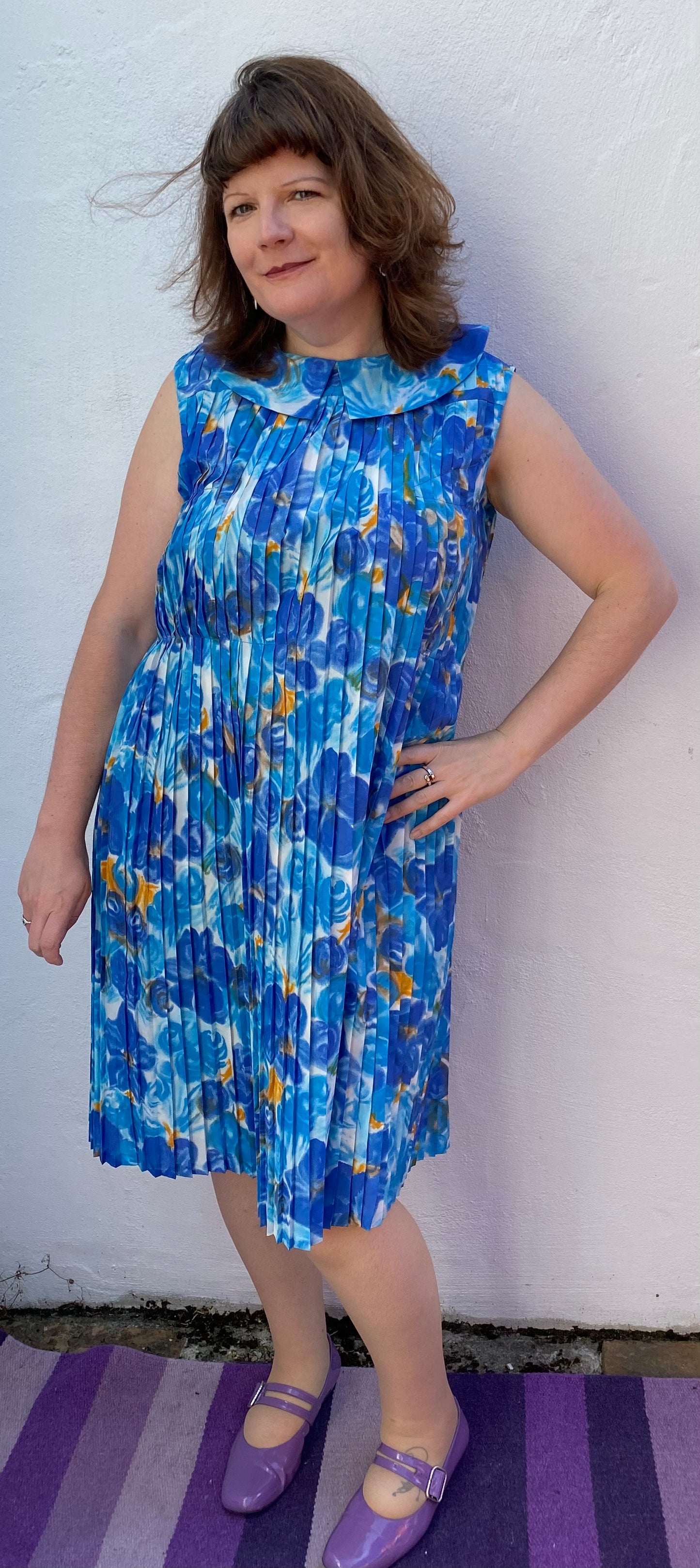 Vintage blue white 60s print large collar pleated mini dress polyester sleeveless size 16 18 possibly maternity