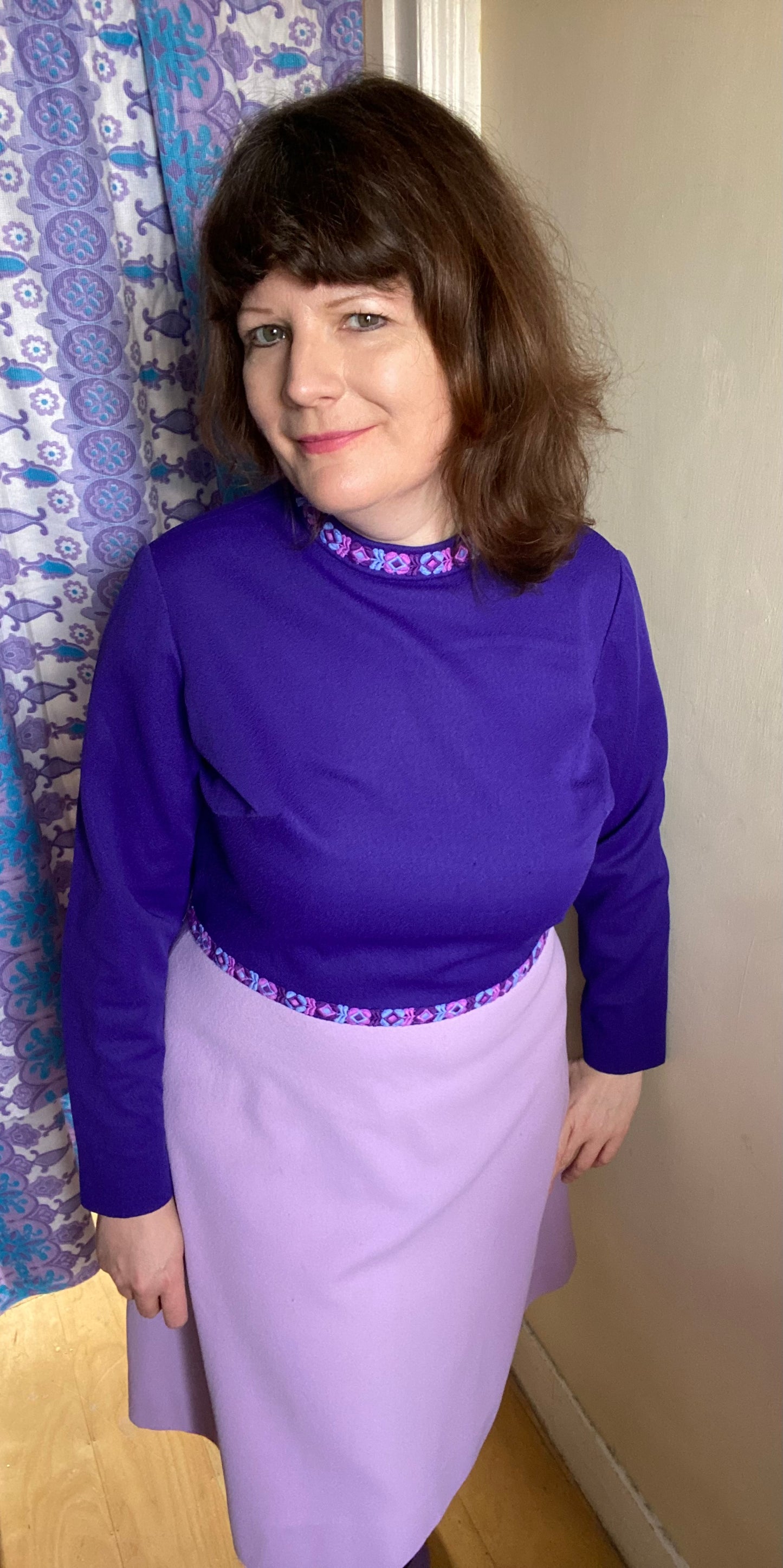 Vintage 60s 70s print polyester lilac purple dress with embroidery detail size 18