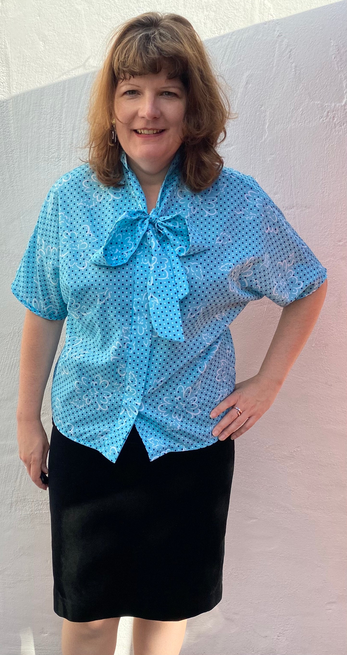 Vintage 80s pussy bow polyester blouse from Debenhams light blue white print size 18