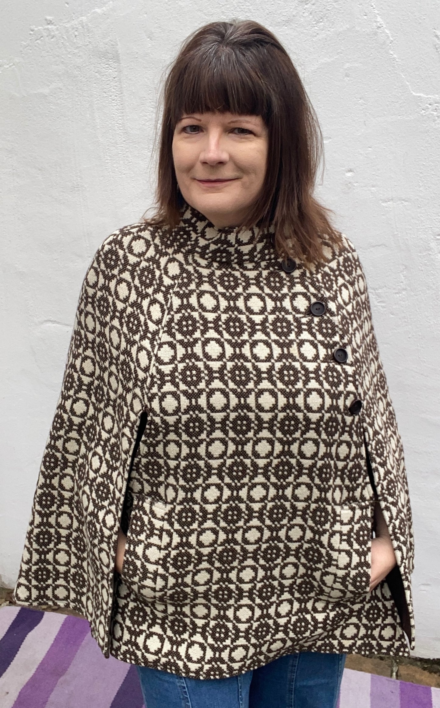 Vintage Welsh Wool Tapestry cape brown cream side buttons geometric print pockets size 12 14