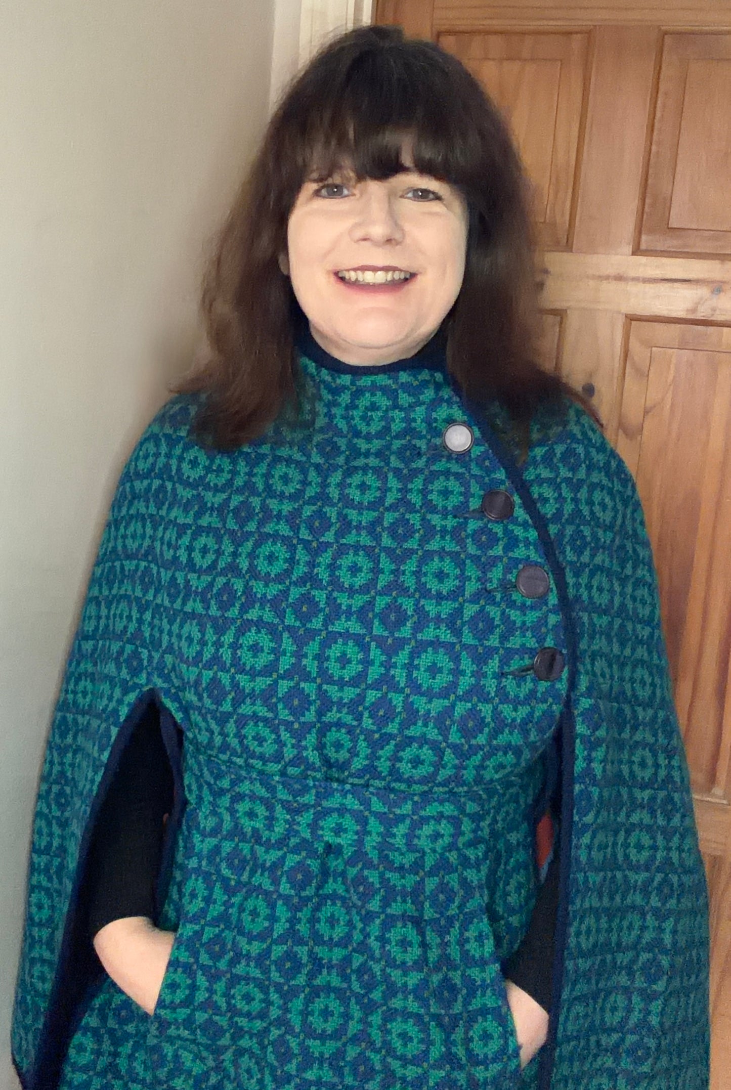 Vintage Welsh Wool Tapestry cape geometric print green blue belt side buttons pockets up to size 14. 40 inch bust