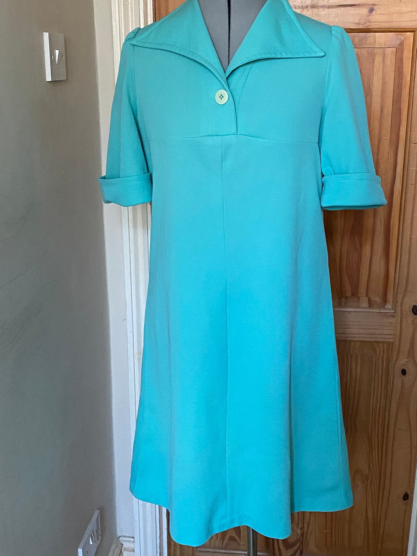 Vintage turquoise aqua blue 70s short sleeve polyester collar dress by Linzi size 14 16