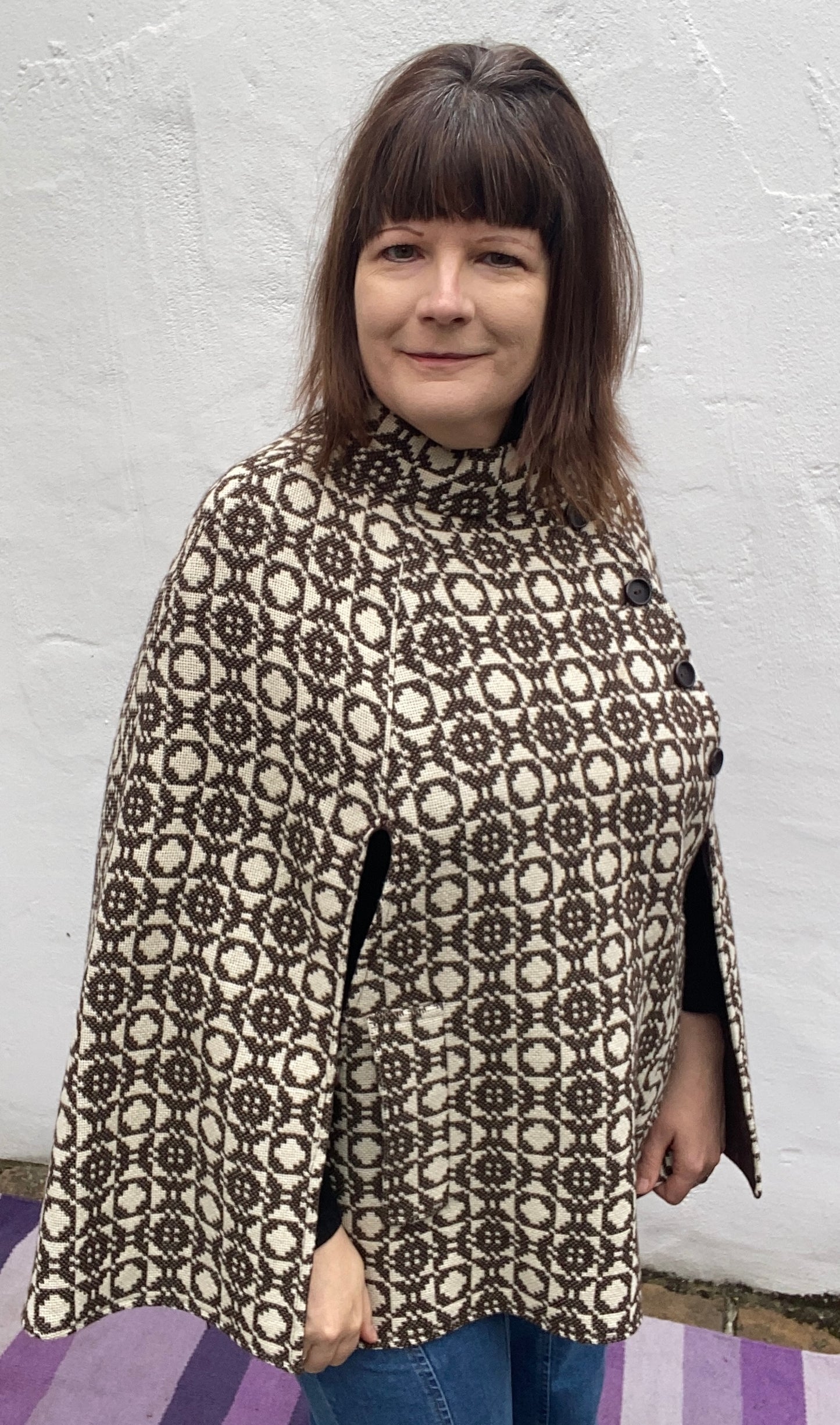 Vintage Welsh Wool Tapestry cape brown cream side buttons geometric print pockets size 12 14