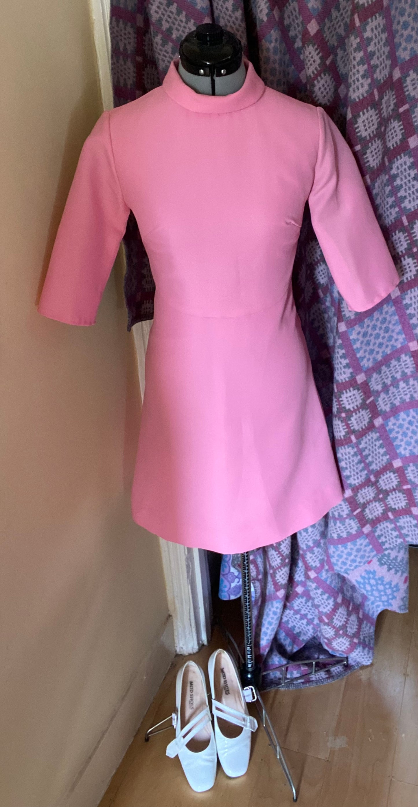 Vintage Ann Michael 60s polyester high neck 3/4 sleeves mini dress pink size 10