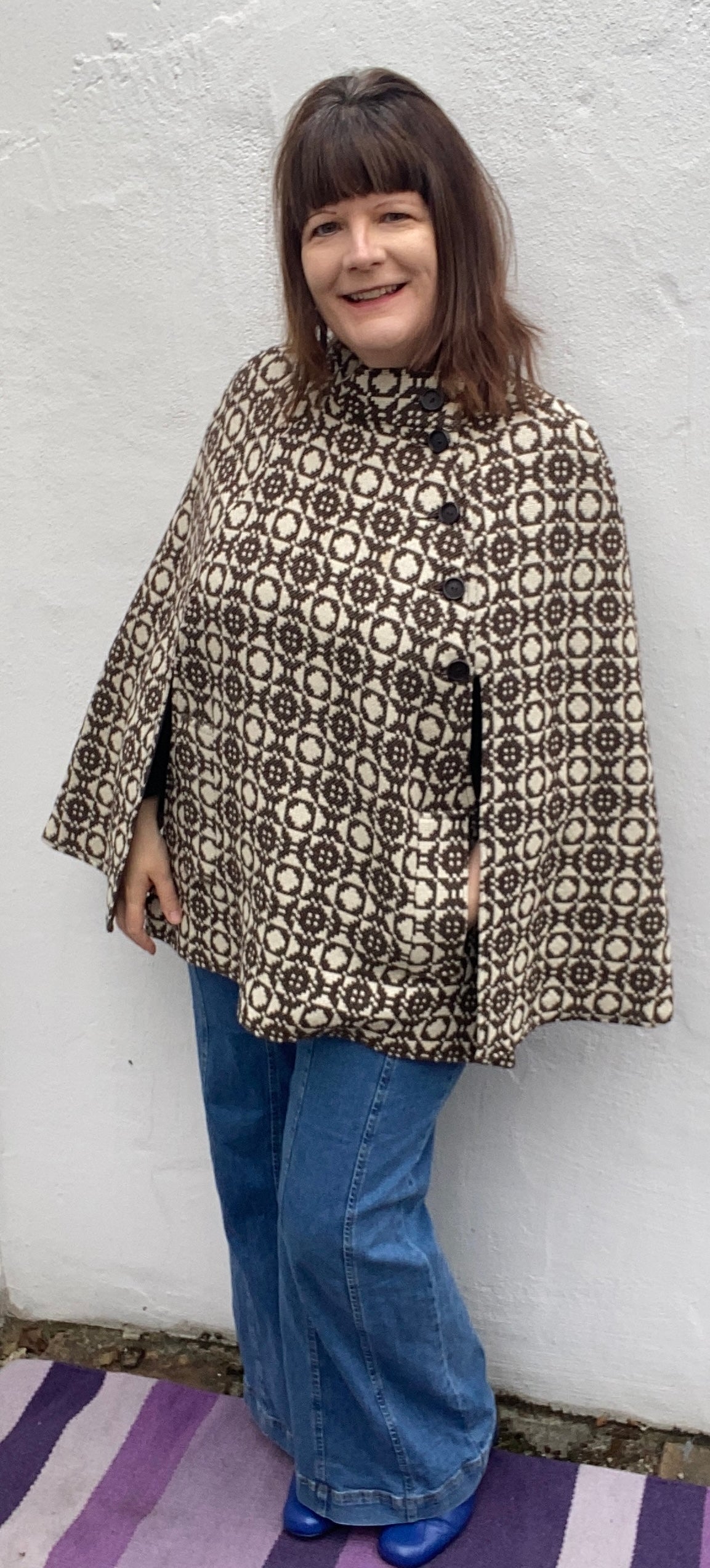 Vintage Welsh Wool Tapestry cape brown cream side buttons geometric print pockets size 12 14
