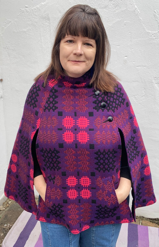 Vintage Welsh Wool Tapestry cape pink purple side buttons portcullis print pockets size 14