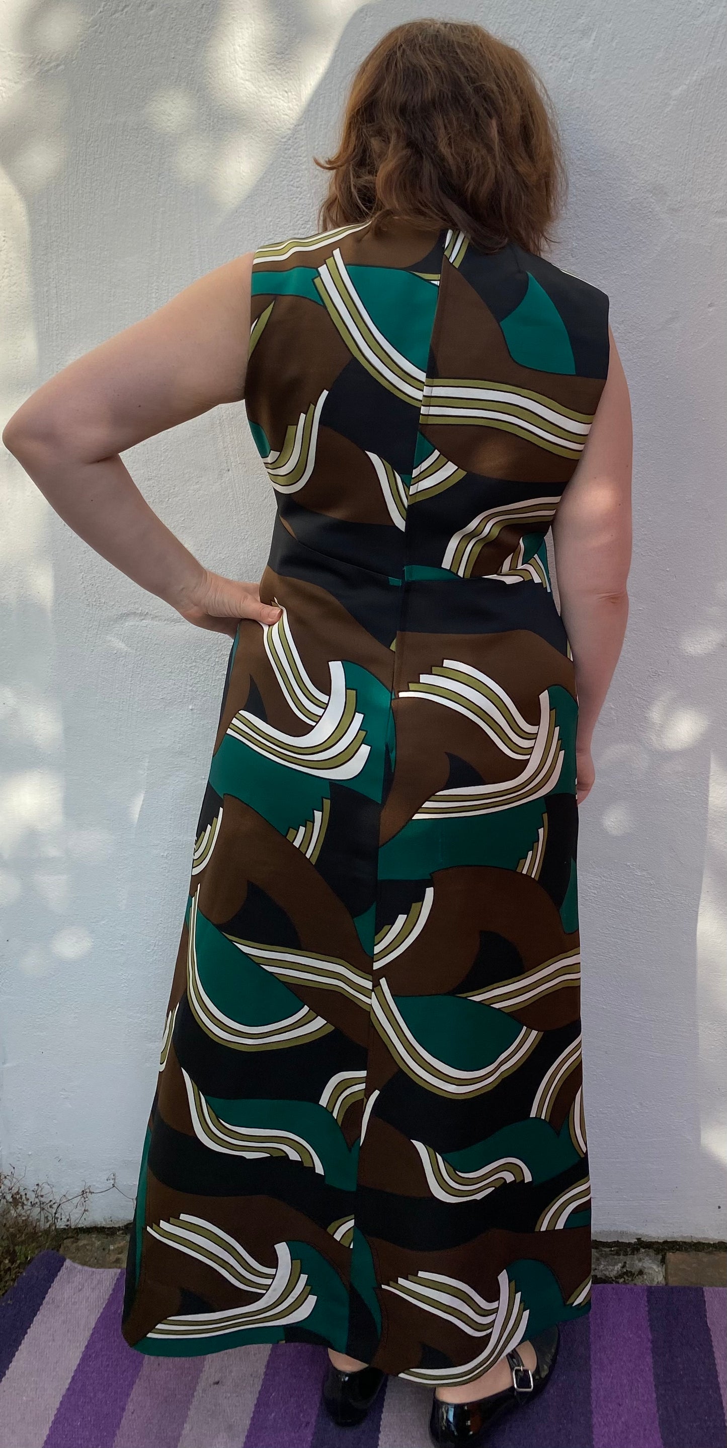 Vintage 70s green white brown print  sleeveless polyester maxi dress with v neck and print front size 16 Grahl  Modell label