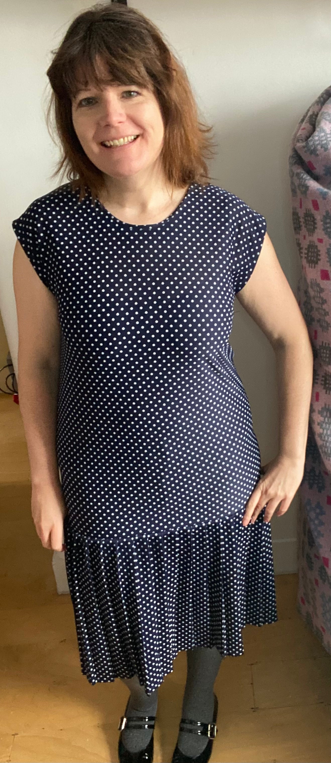 Vintage  80s navy blue white spot polka dot print sleeveless shift dress polyester pleats size 16