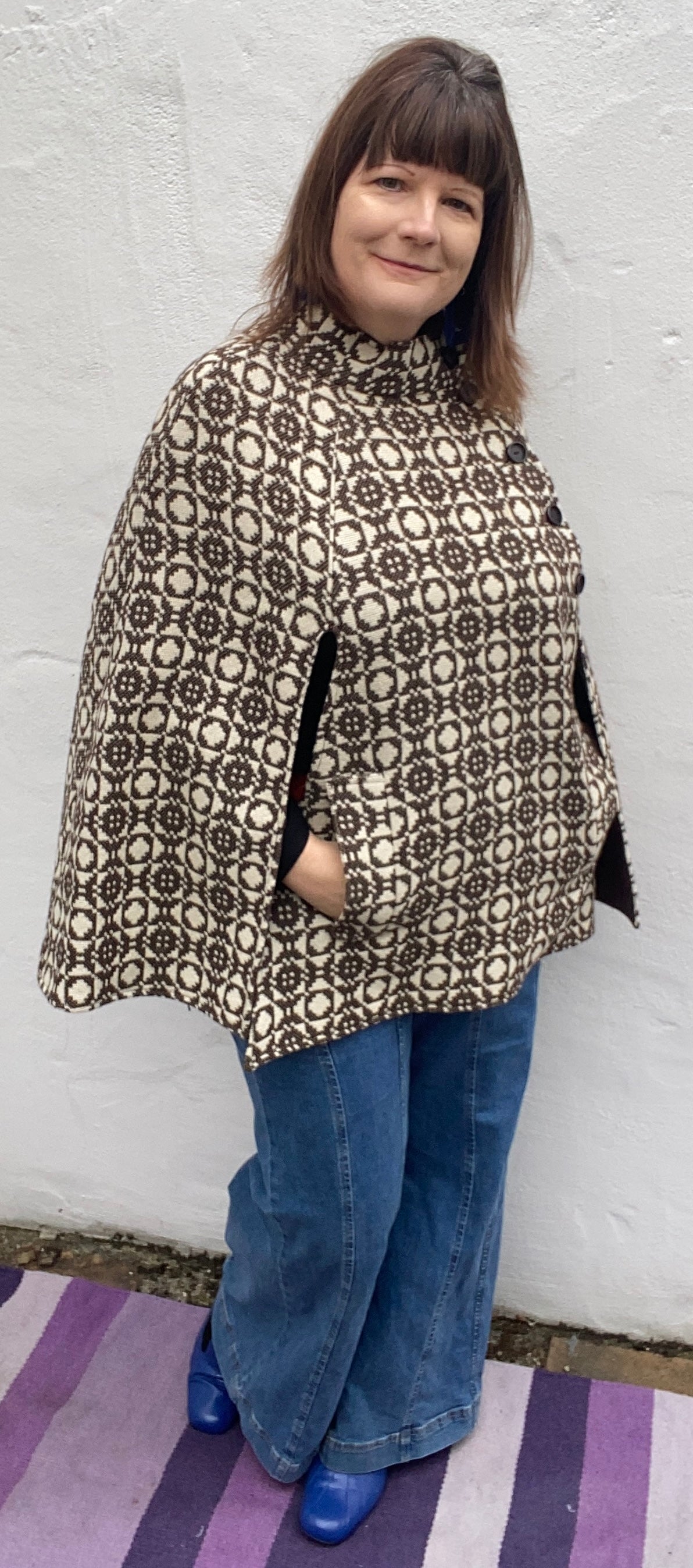 Vintage Welsh Wool Tapestry cape brown cream side buttons geometric print pockets size 12 14