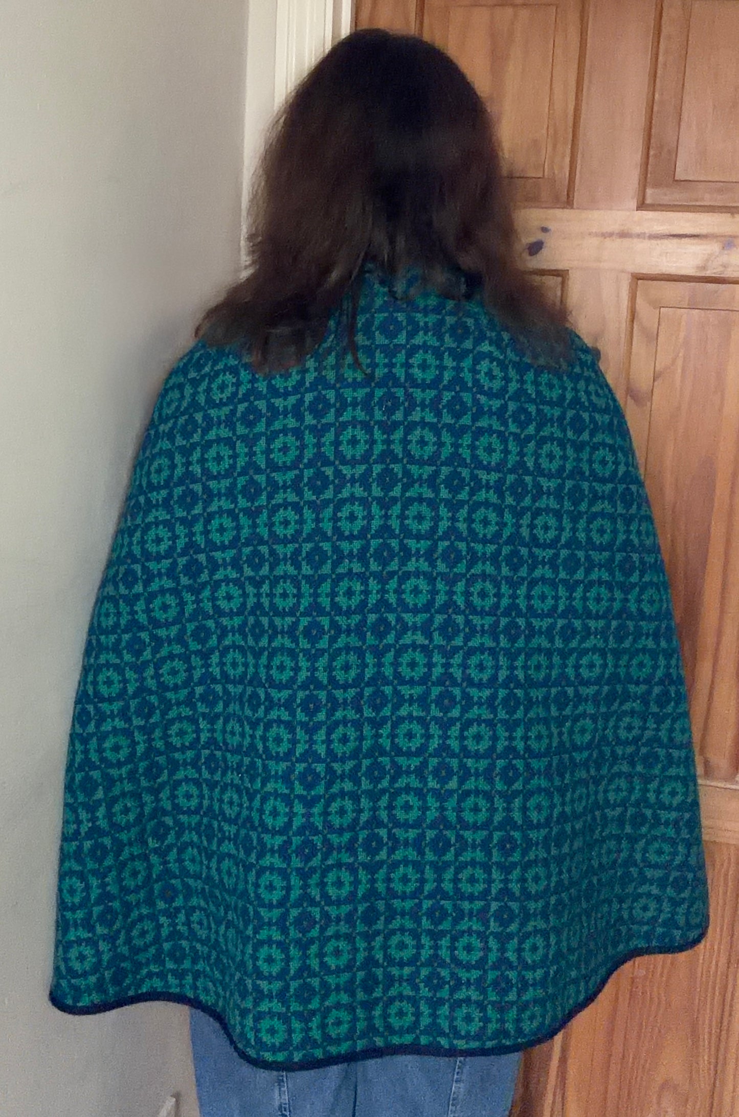 Vintage Welsh Wool Tapestry cape geometric print green blue belt side buttons pockets up to size 14. 40 inch bust