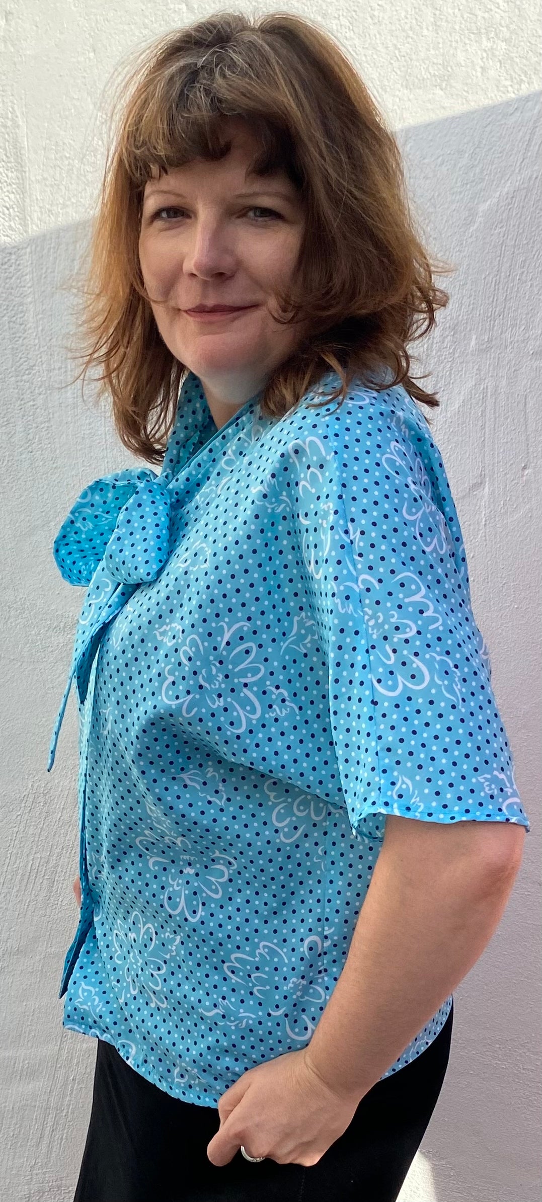 Vintage 80s pussy bow polyester blouse from Debenhams light blue white print size 18