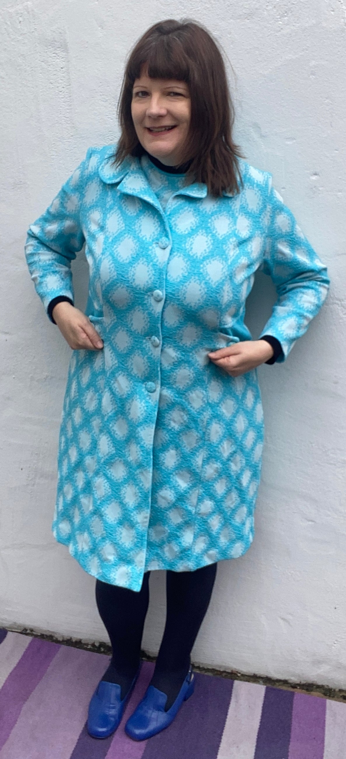 Vintage turquoise blue white print Crimplene 60s 70s coat and dress suit two piece size 18 20